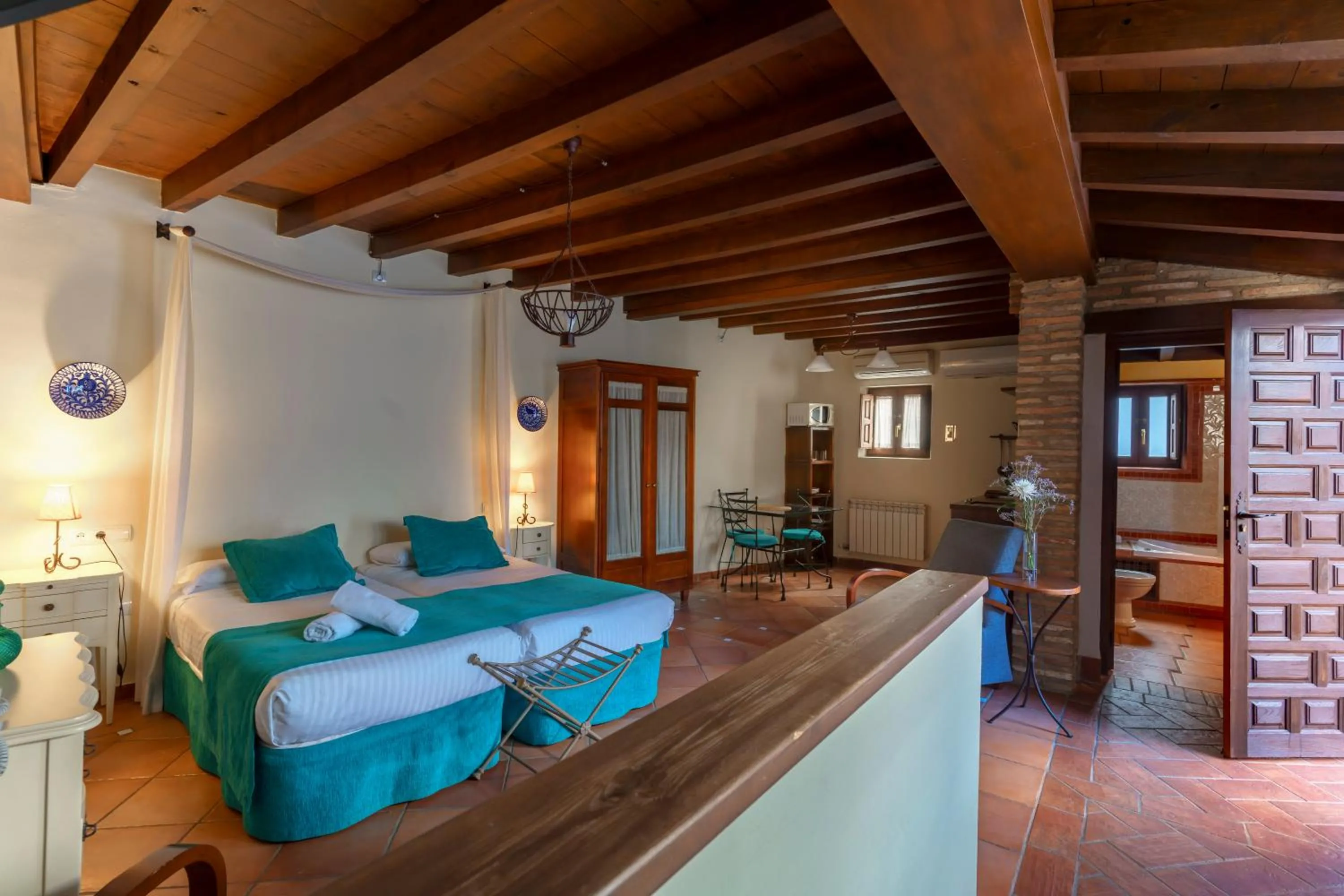 Photo of the whole room in Charminghomesgranada Terraza Albaicin