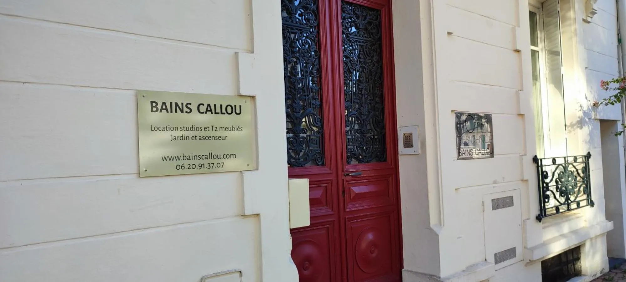 Facade/entrance in Résidence Bains Callou située face aux thermes