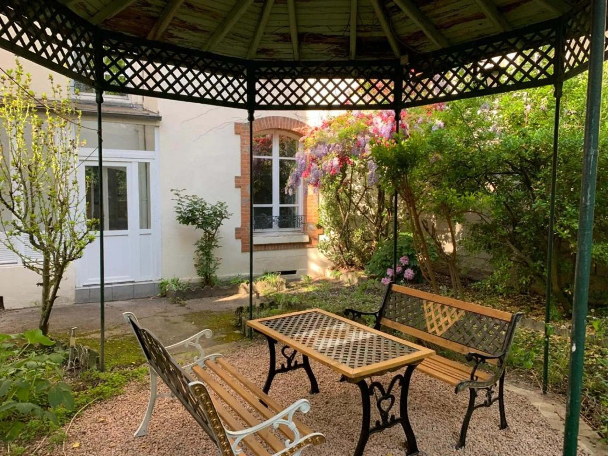 Garden in Résidence Bains Callou située face aux thermes