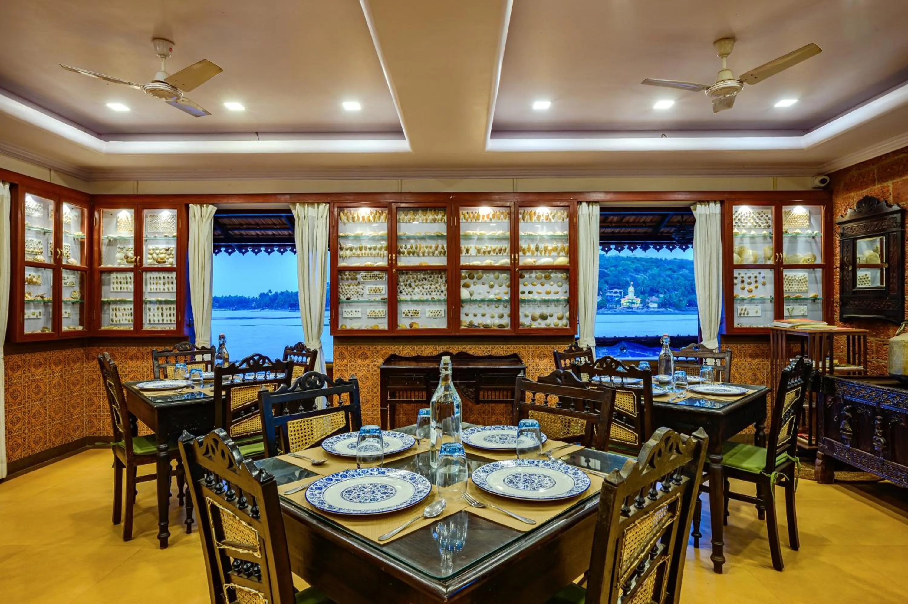 Restaurant/places to eat in Neemrana's Three Waters