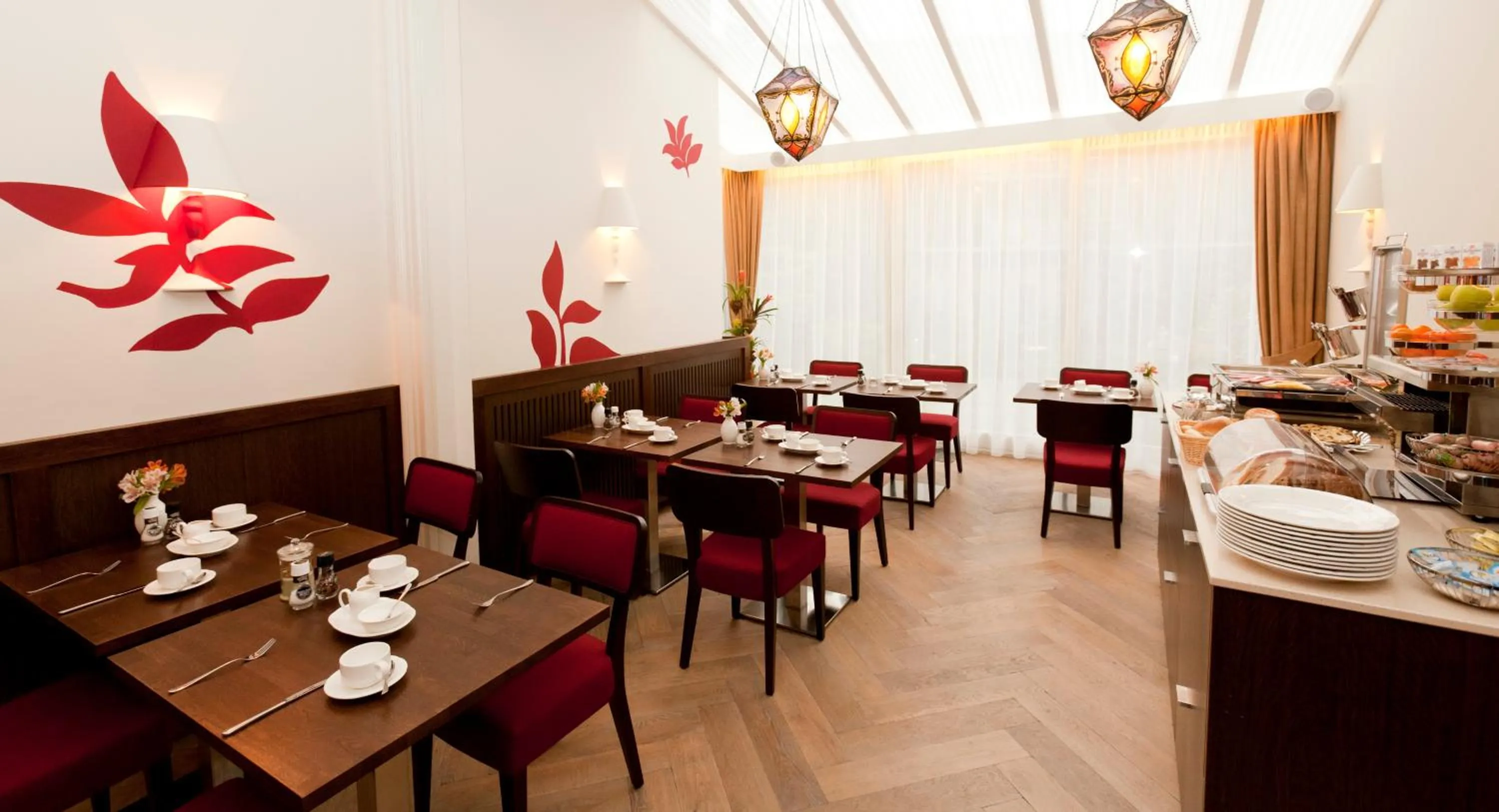 Restaurant/places to eat in Hotel Van Walsum