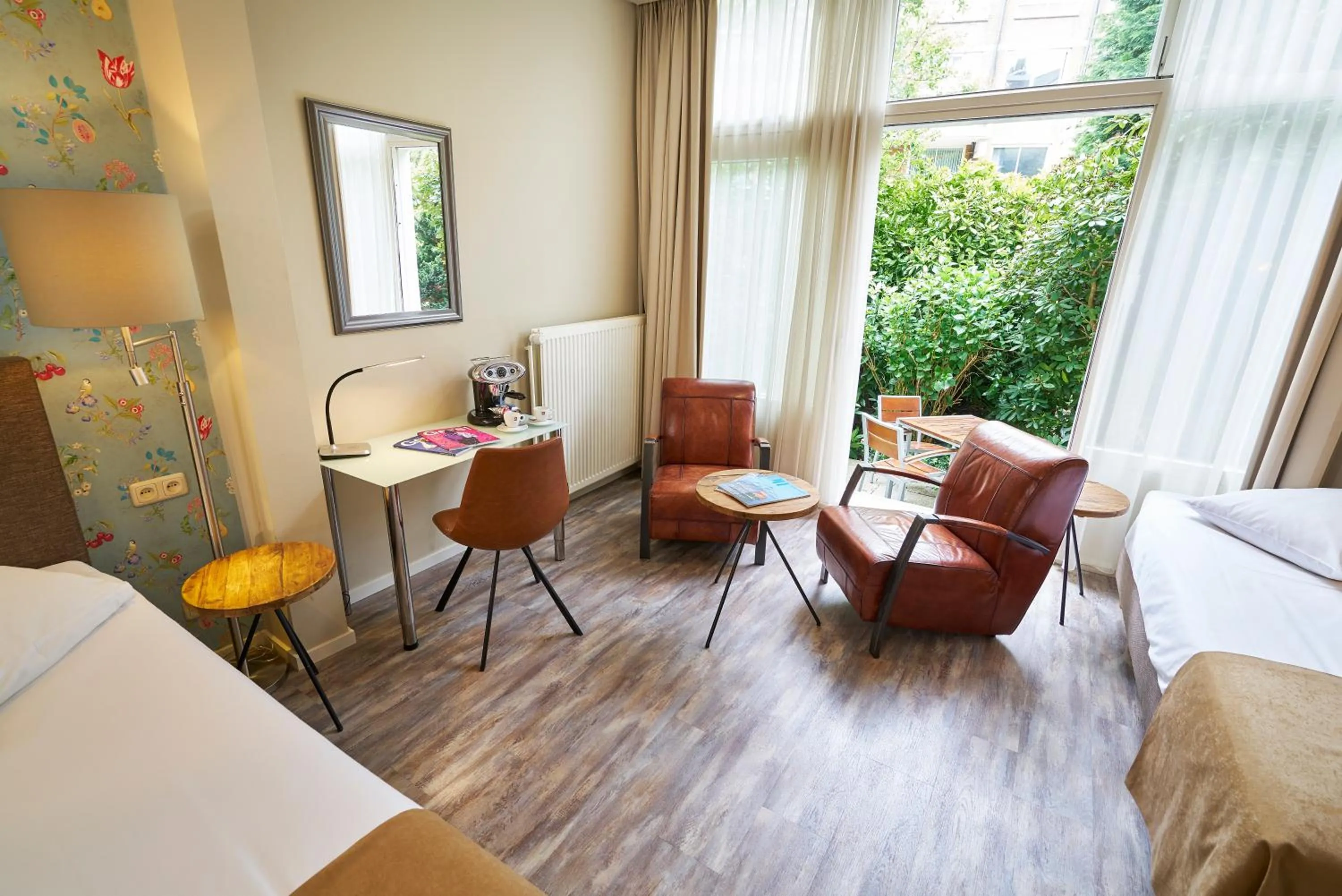 Seating area, Bed in Hotel Van Walsum