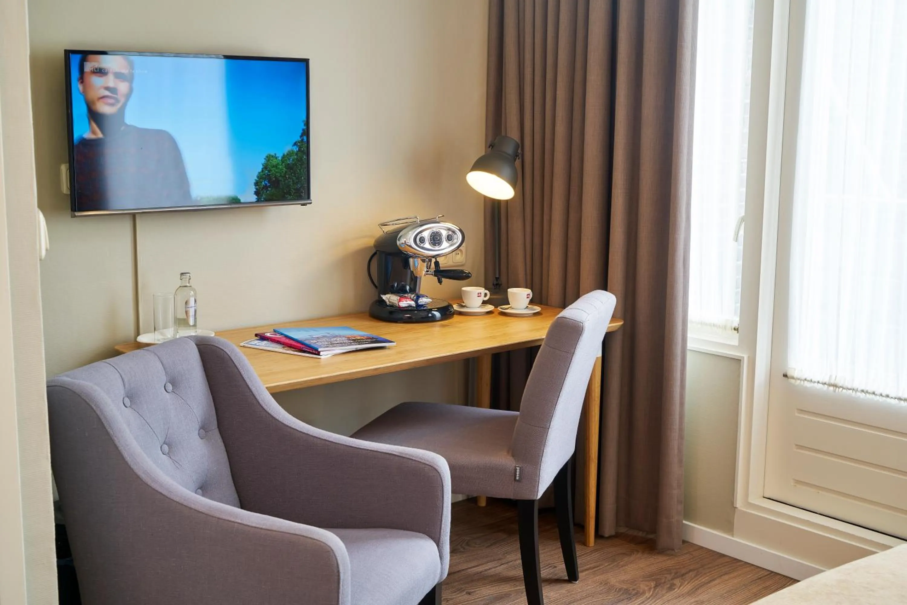 TV and multimedia in Hotel Van Walsum