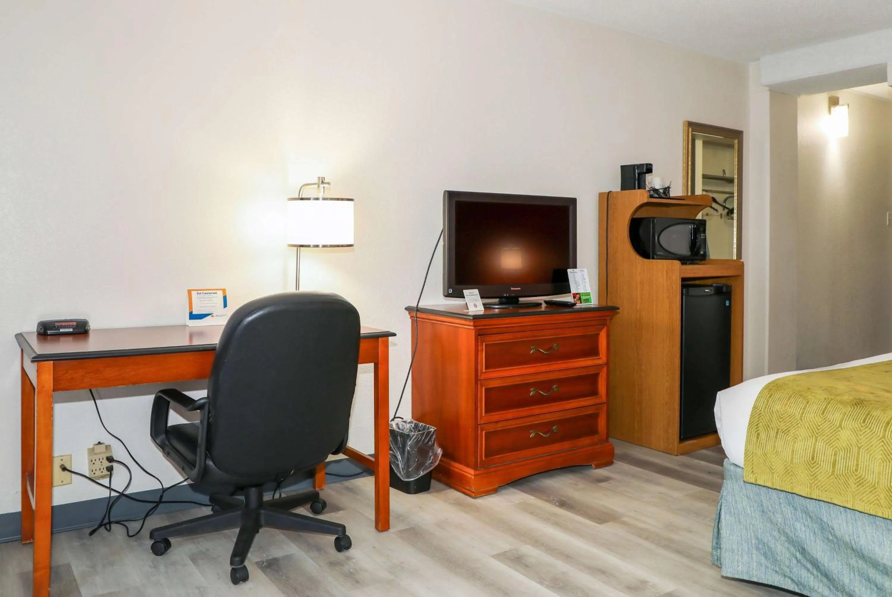 Photo of the whole room in Ramada by Wyndham Cumberland Downtown