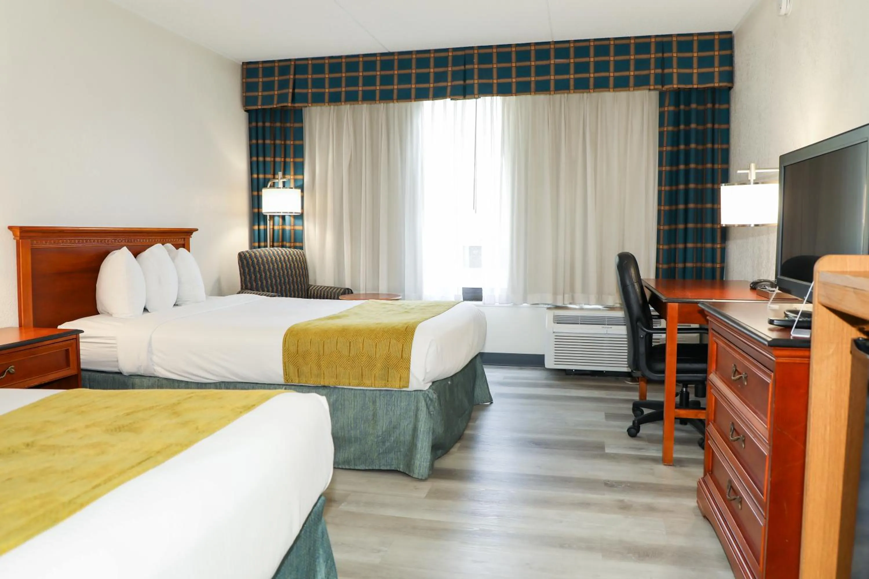Photo of the whole room, Bed in Ramada by Wyndham Cumberland Downtown