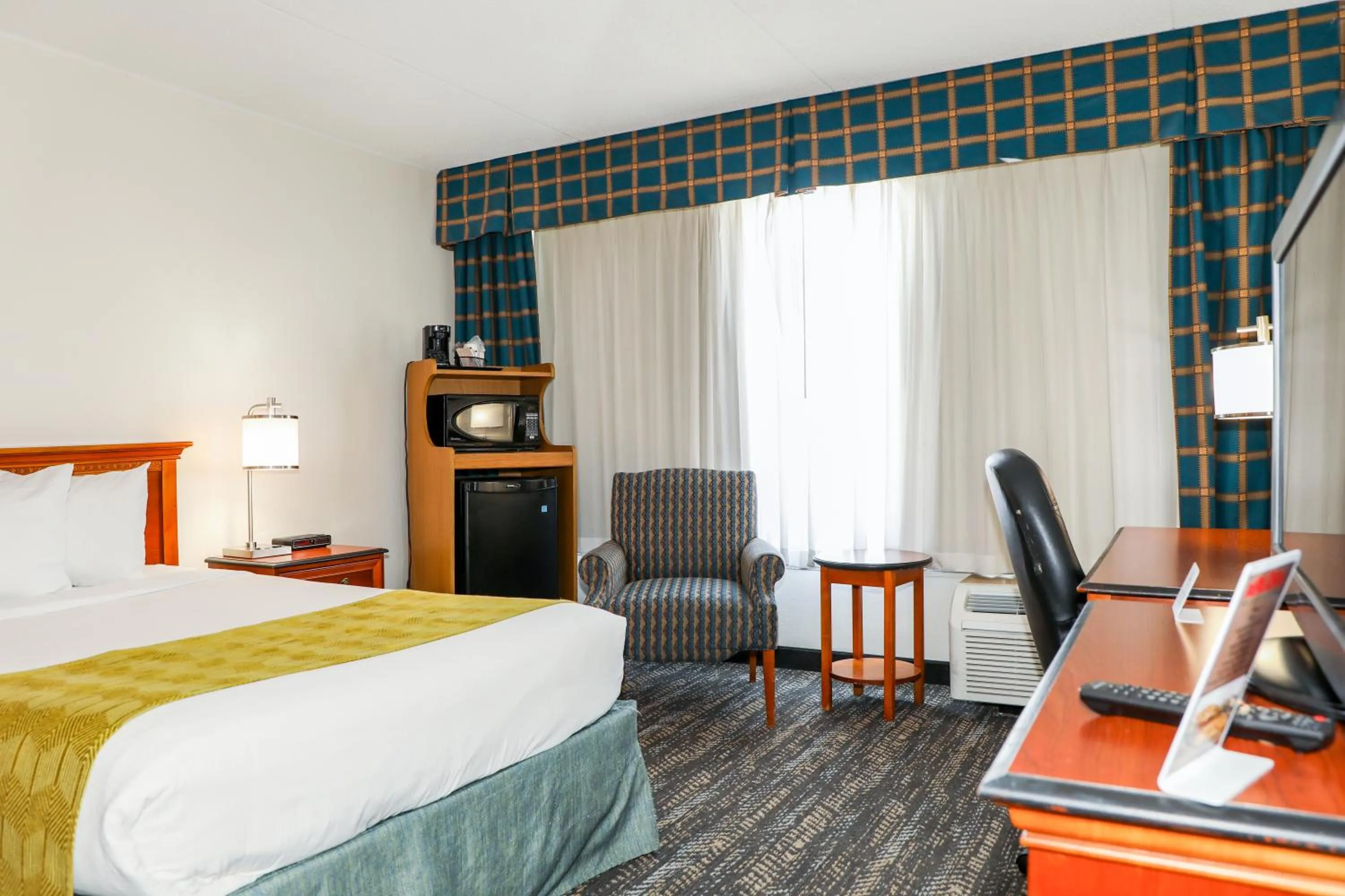 Photo of the whole room, Bed in Ramada by Wyndham Cumberland Downtown