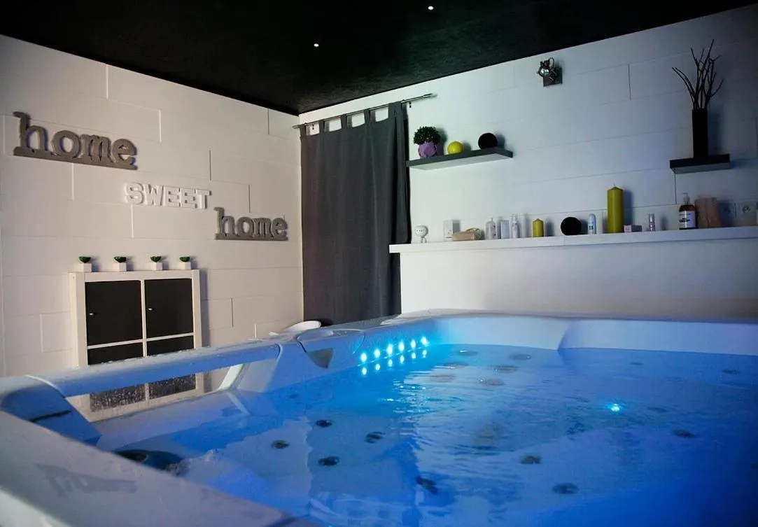 Hot Tub in Chambres d'hôtes Home Sweet Home