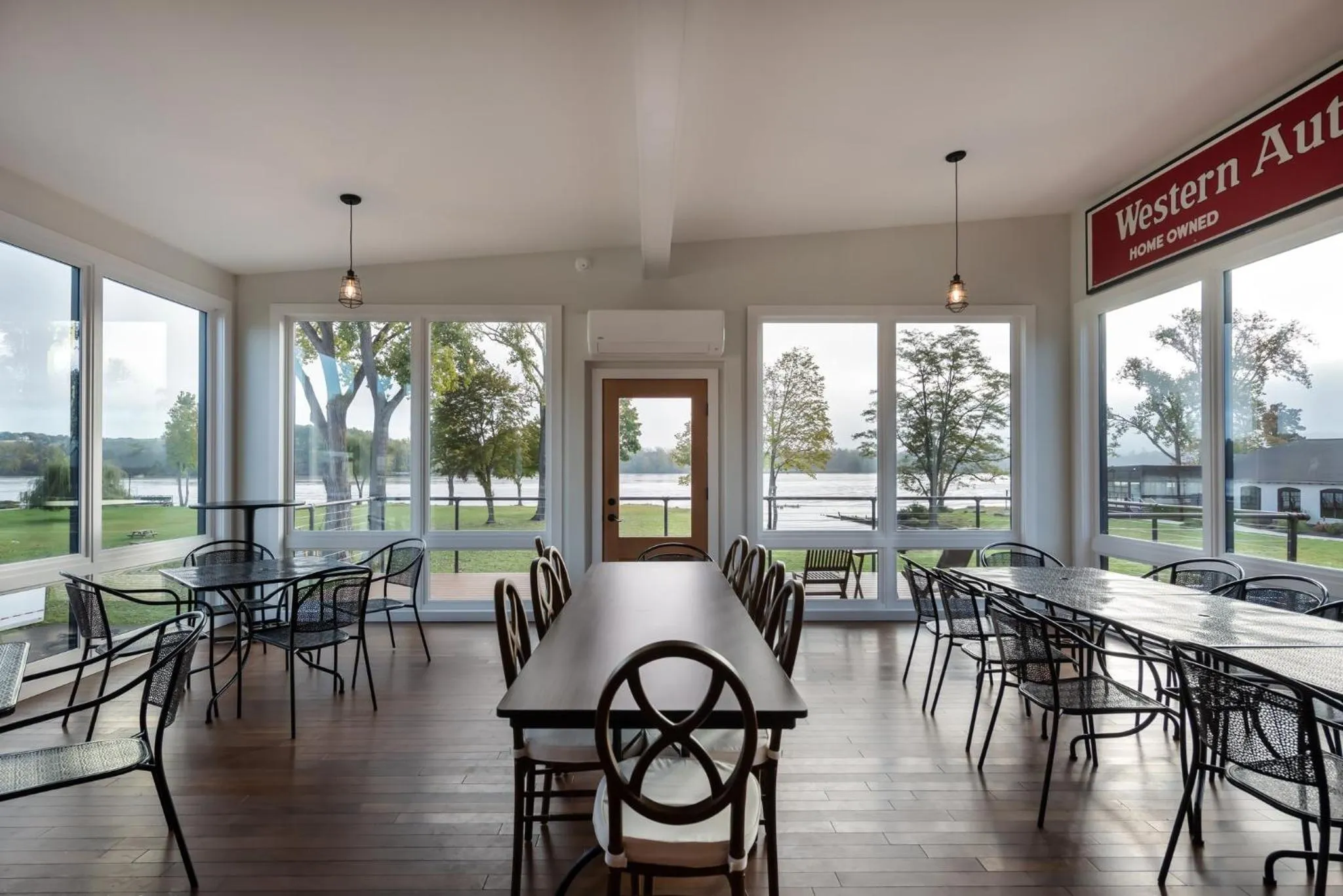 Meeting/conference room in voco James Newbury Hudson Valley by IHG