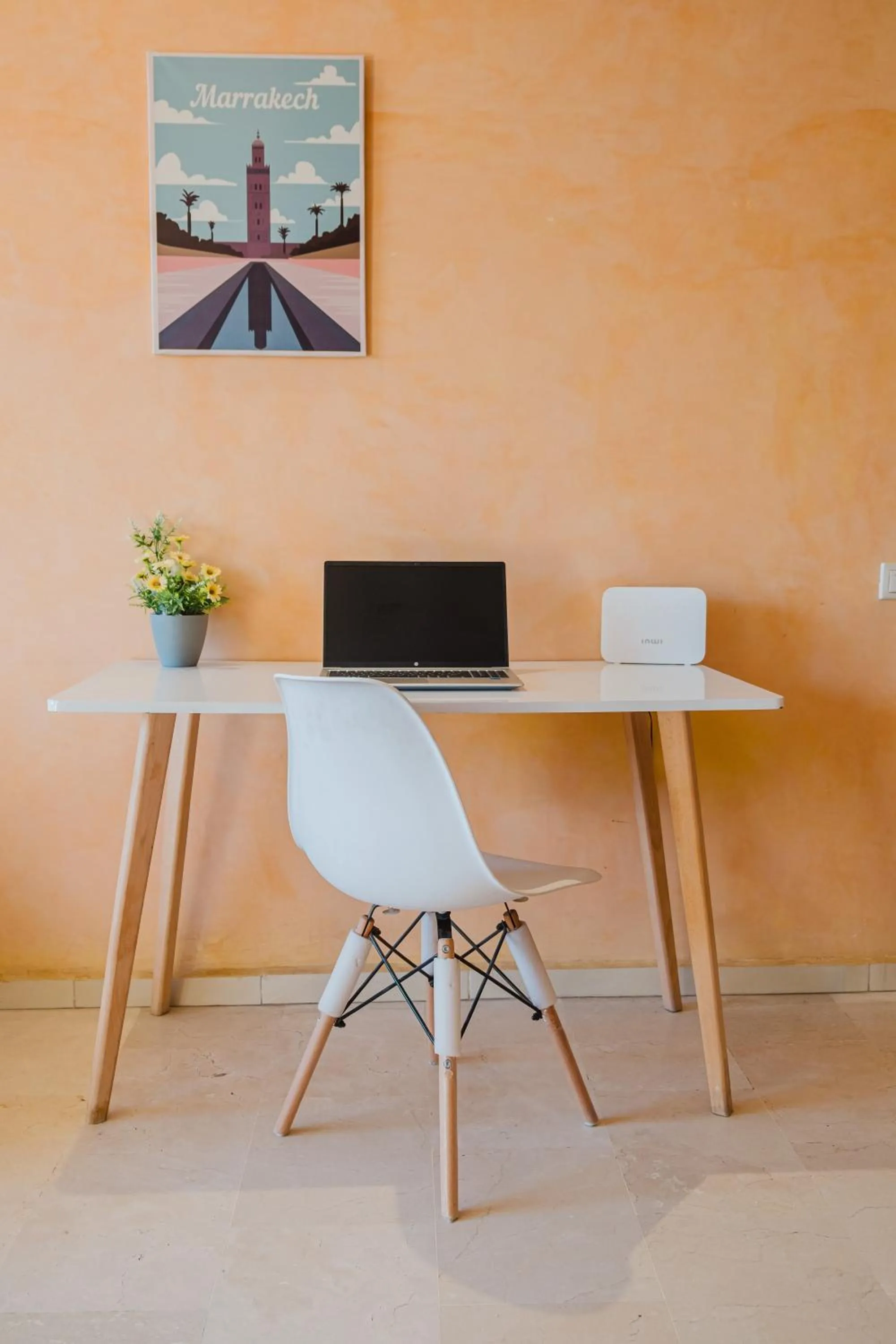 Restaurant/places to eat in Amoud Apartments - Stylish Comfort at Residence Dyar Al Kheir