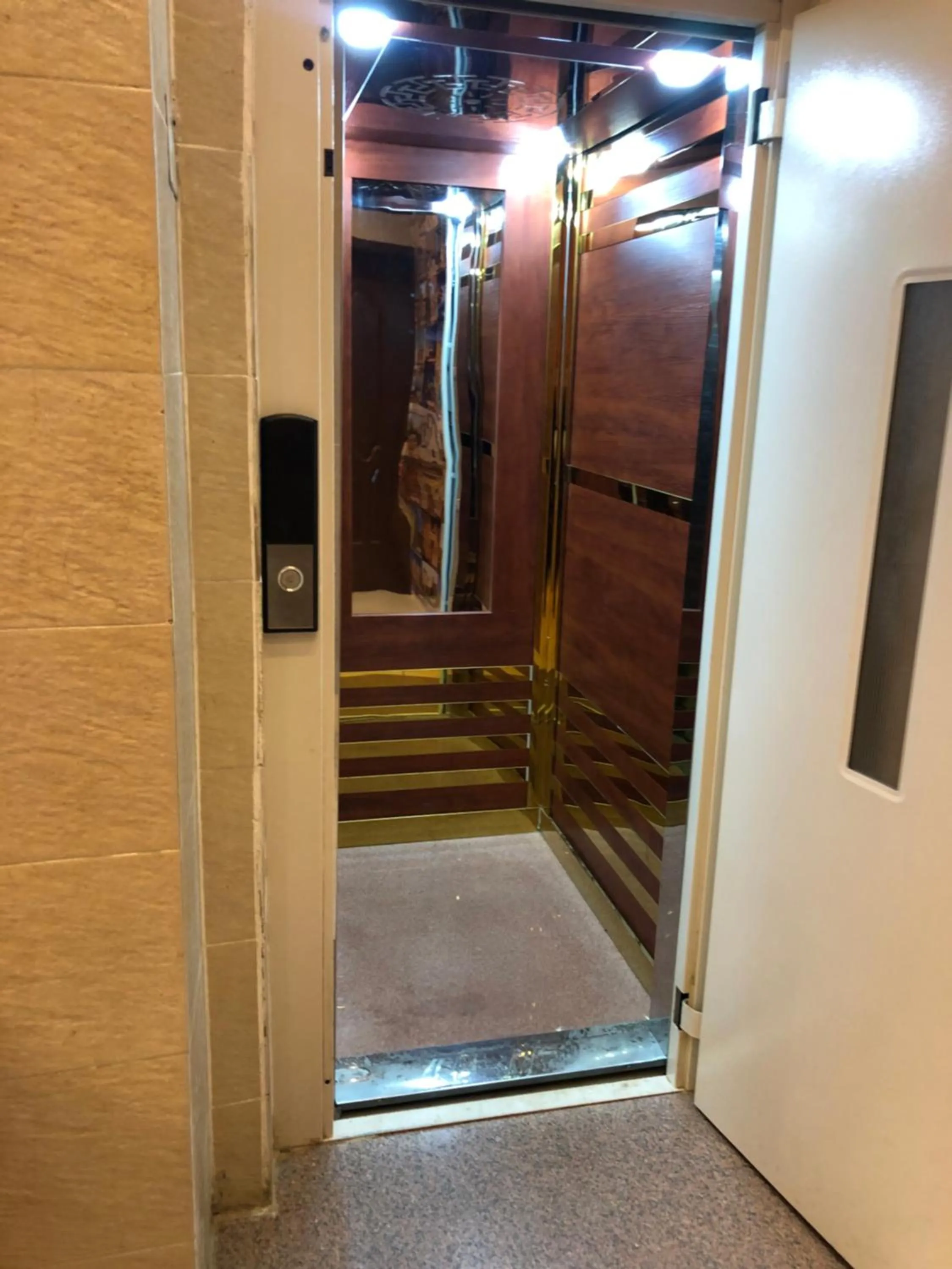 elevator in Grand Pyramid View Hotel