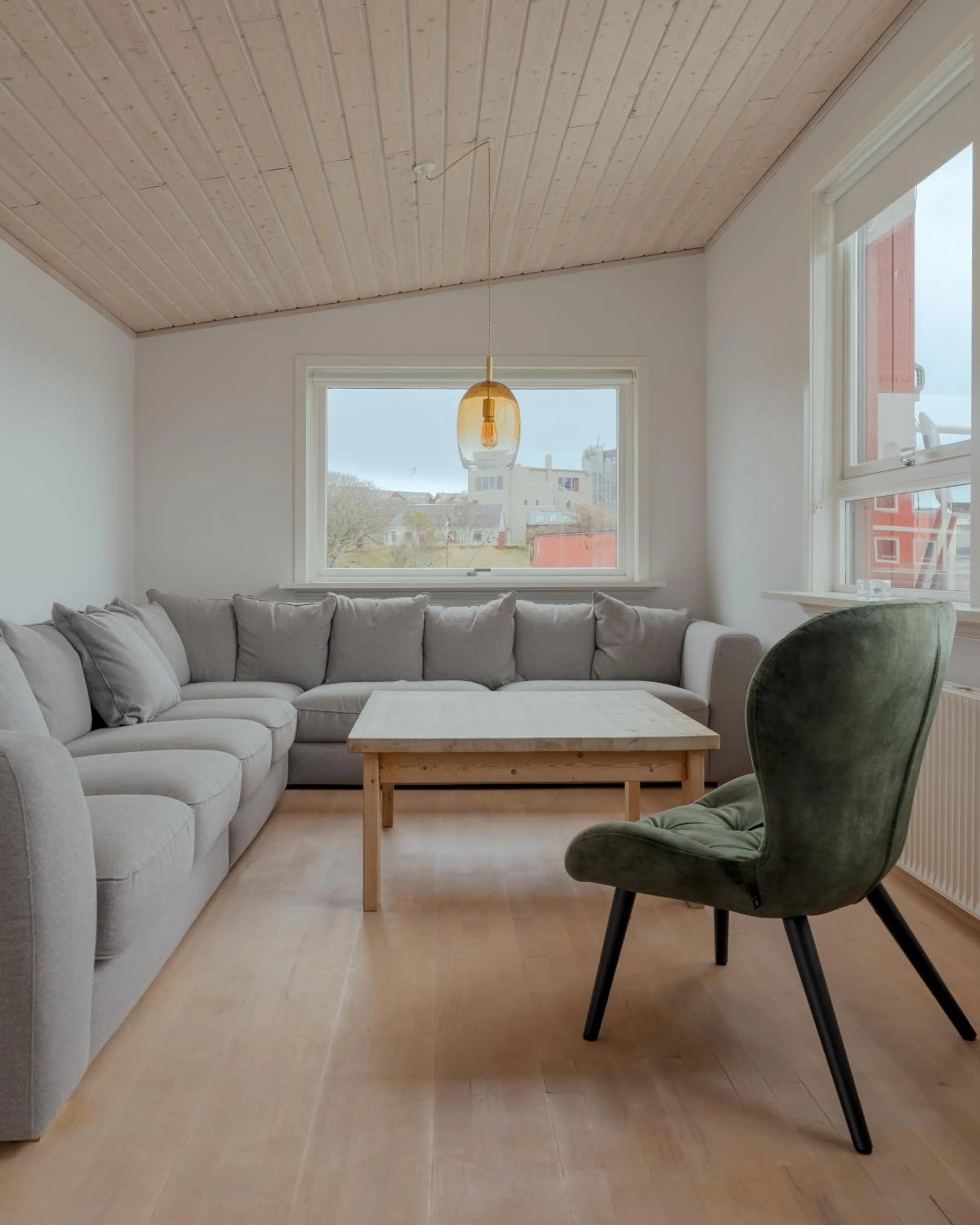 Living room in Harbour View / 2BR / City Centre