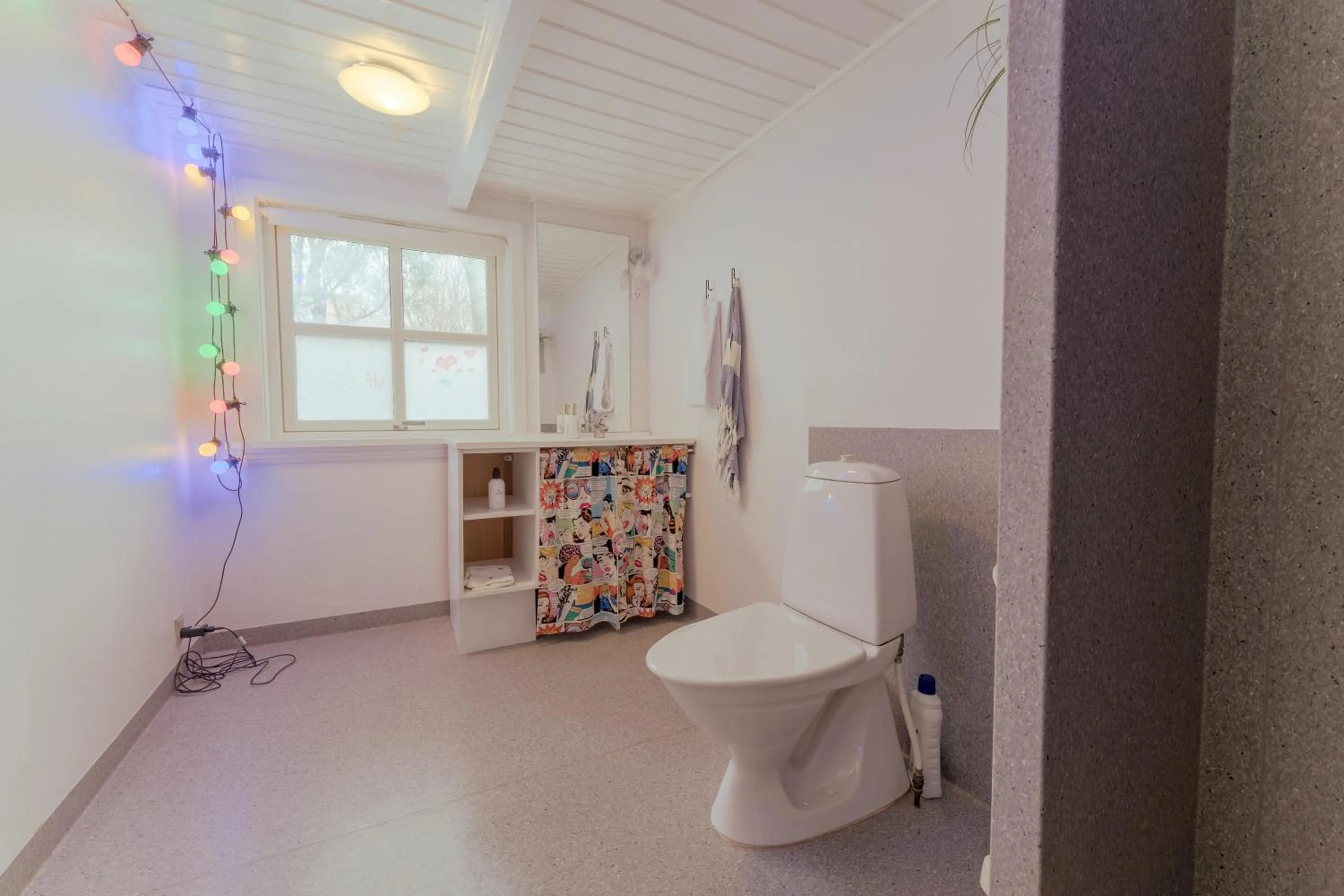 Toilet in Harbour View / 2BR / City Centre