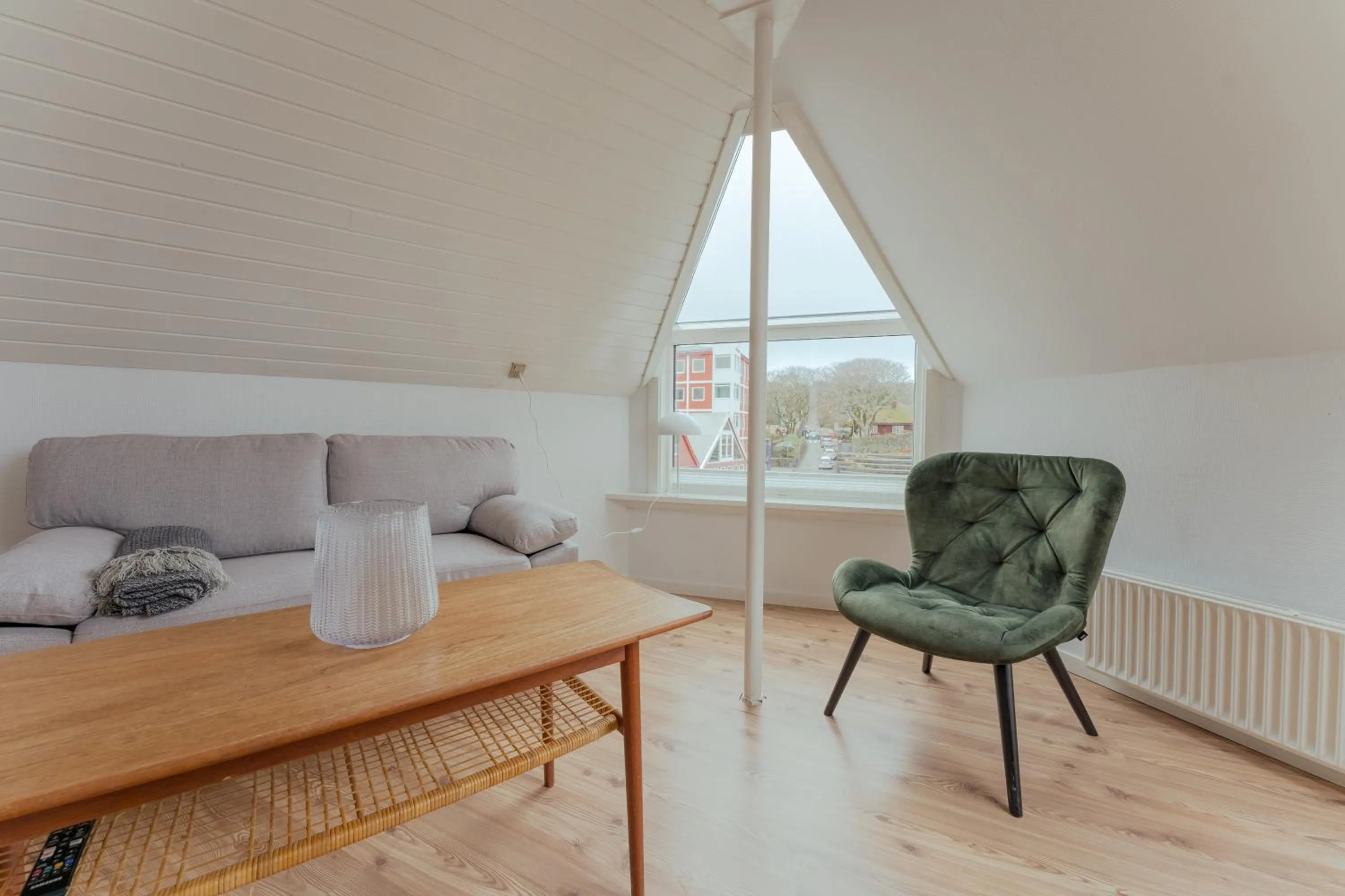 Living room in Harbour View / 2BR / City Centre