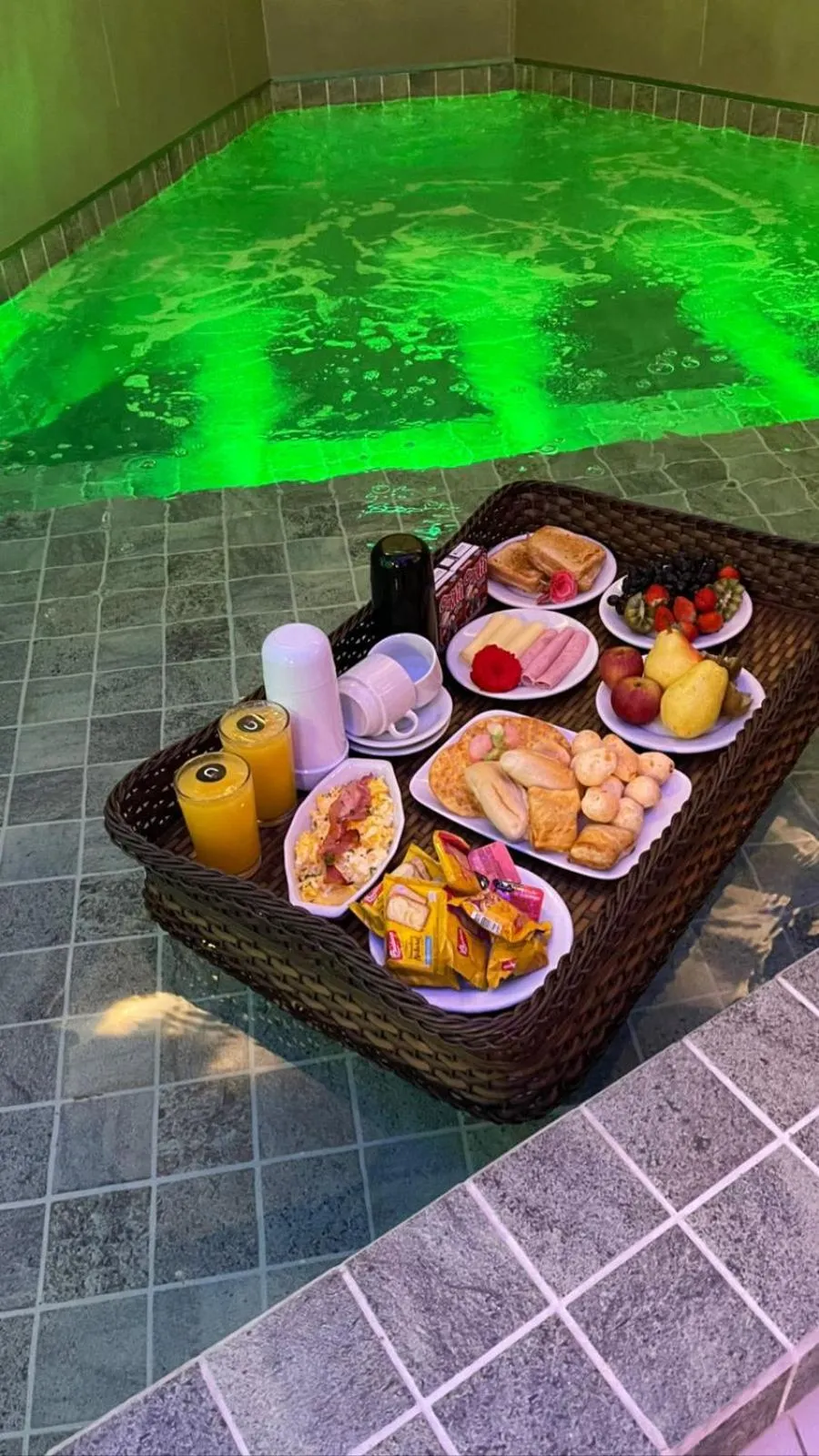 Restaurant/places to eat in Motel DUBAI BH