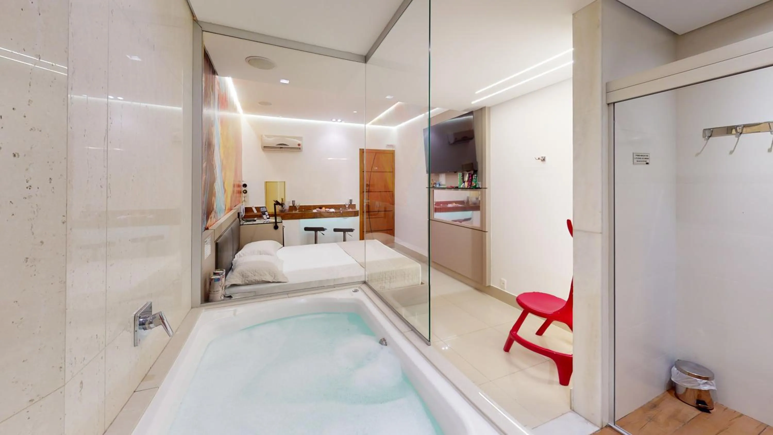 Bathroom, Bed in Motel DUBAI BH