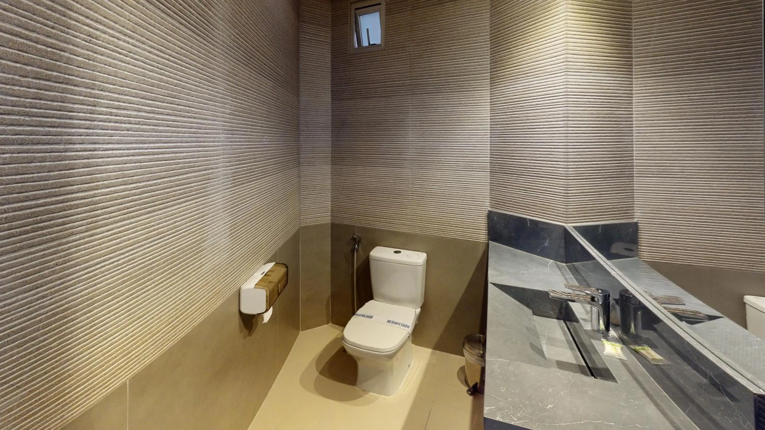 Bathroom in Motel DUBAI BH