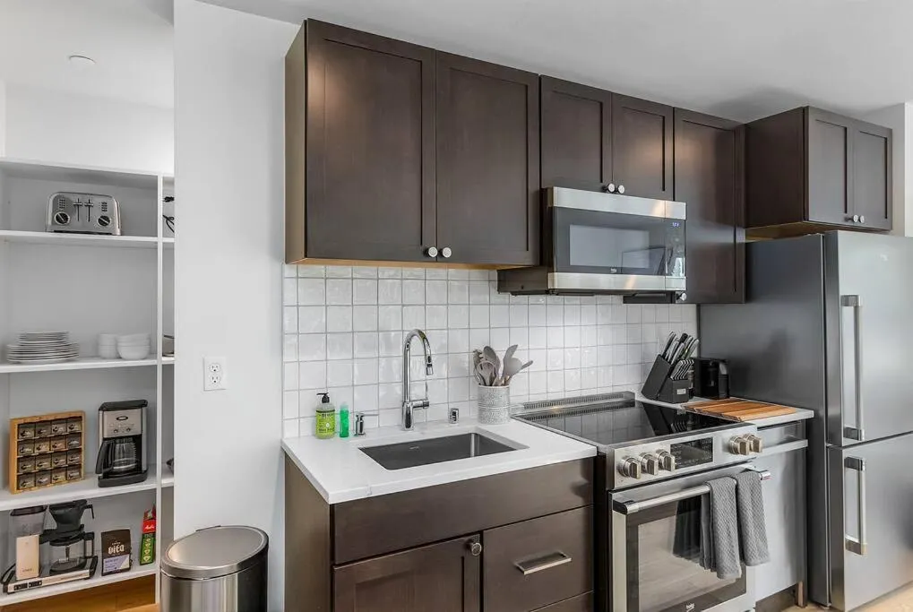 The Sweetest Hill - 81 Walkscore!