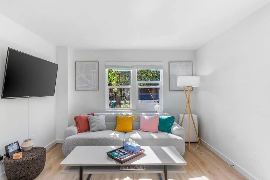 The Sweetest Hill - 81 Walkscore!