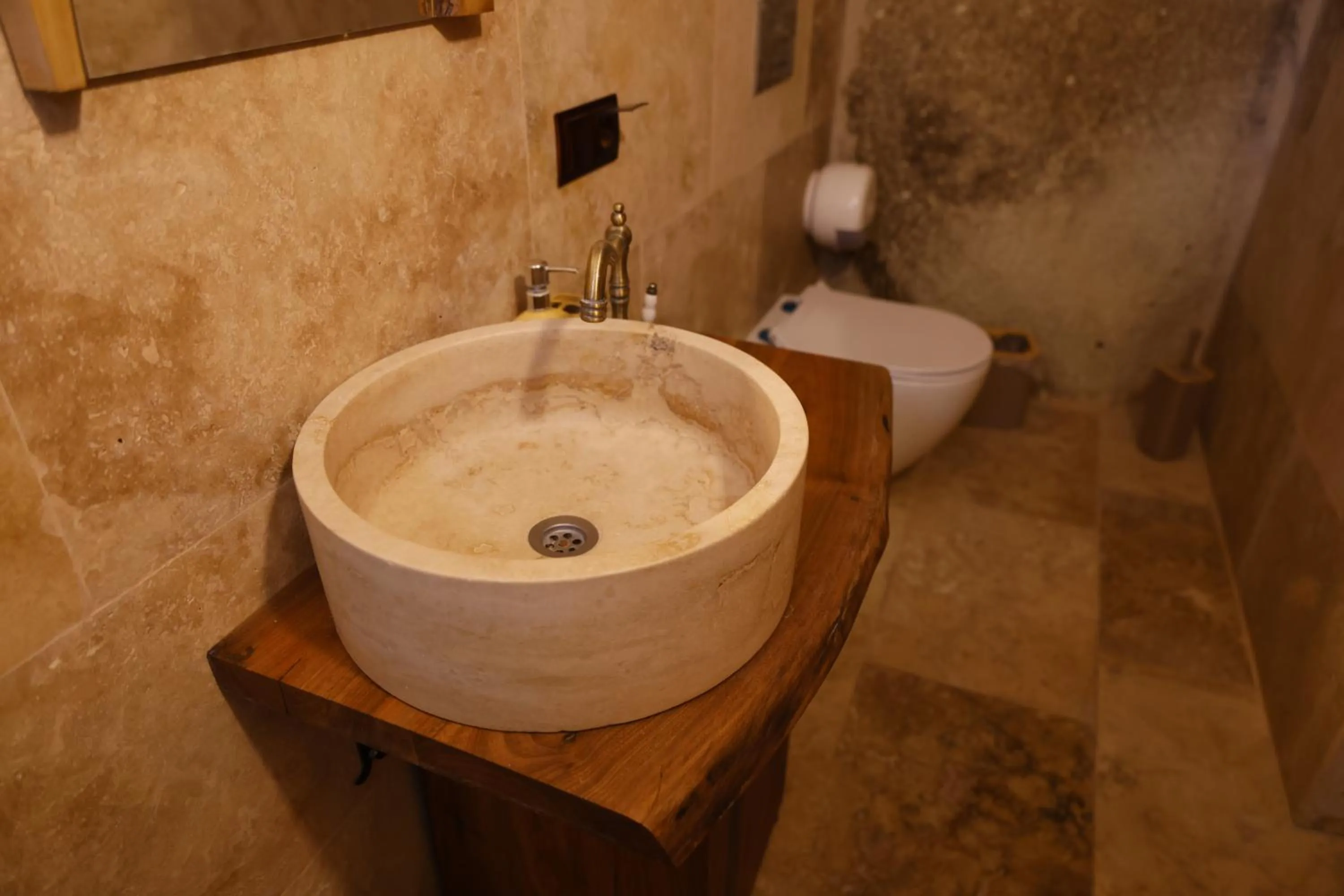 Toilet in Kale House Nar