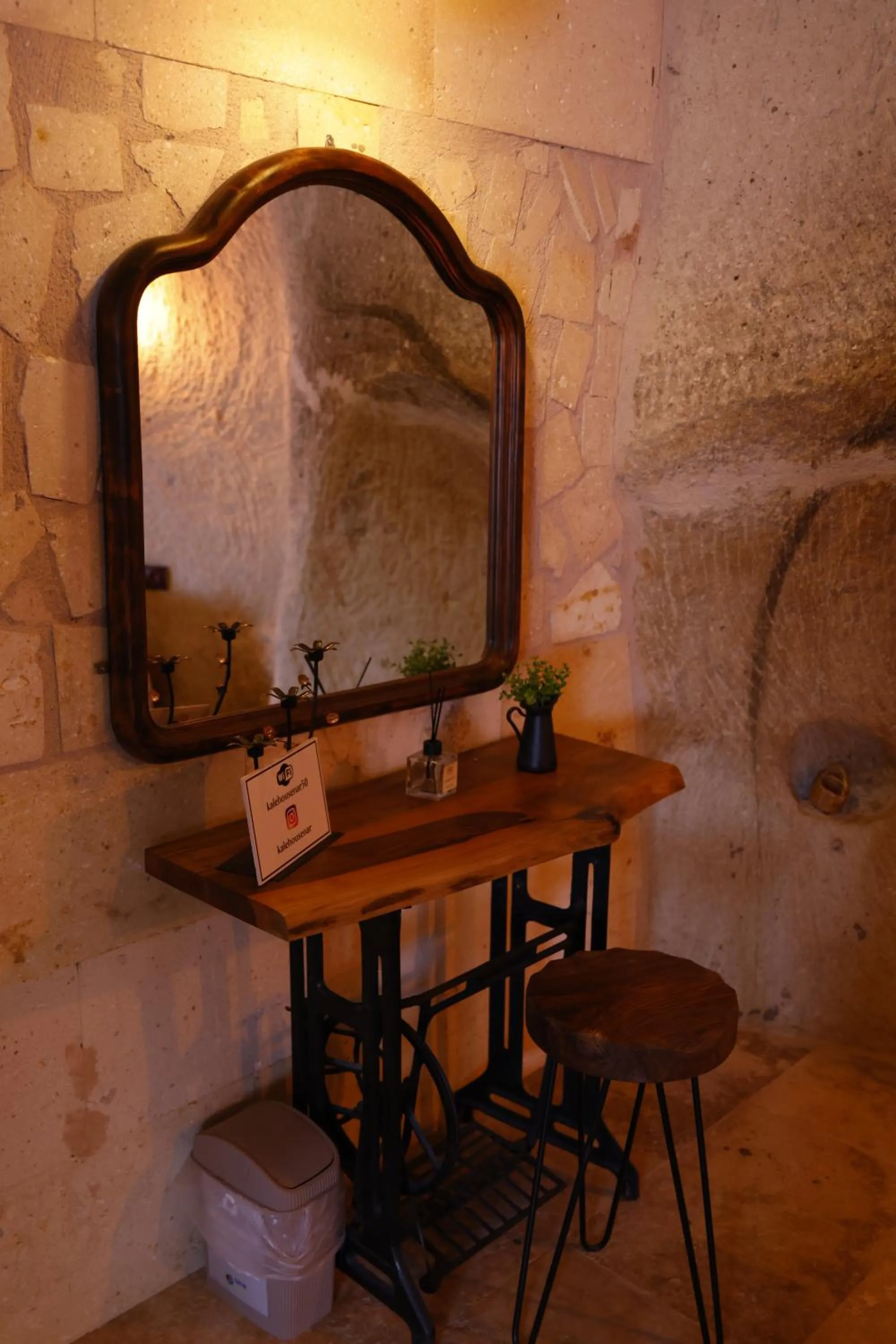Seating area in Kale House Nar