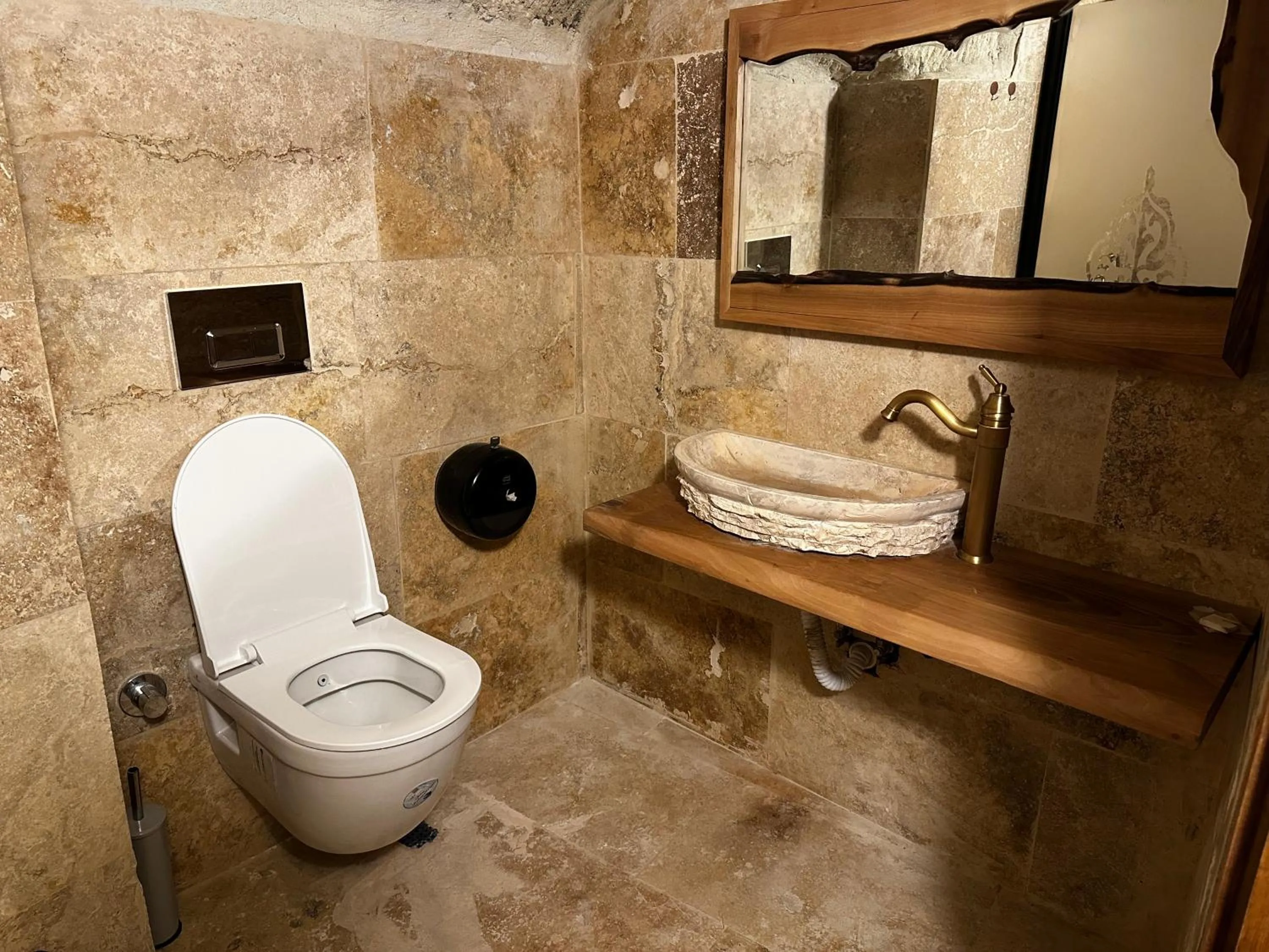 Toilet in Kale House Nar