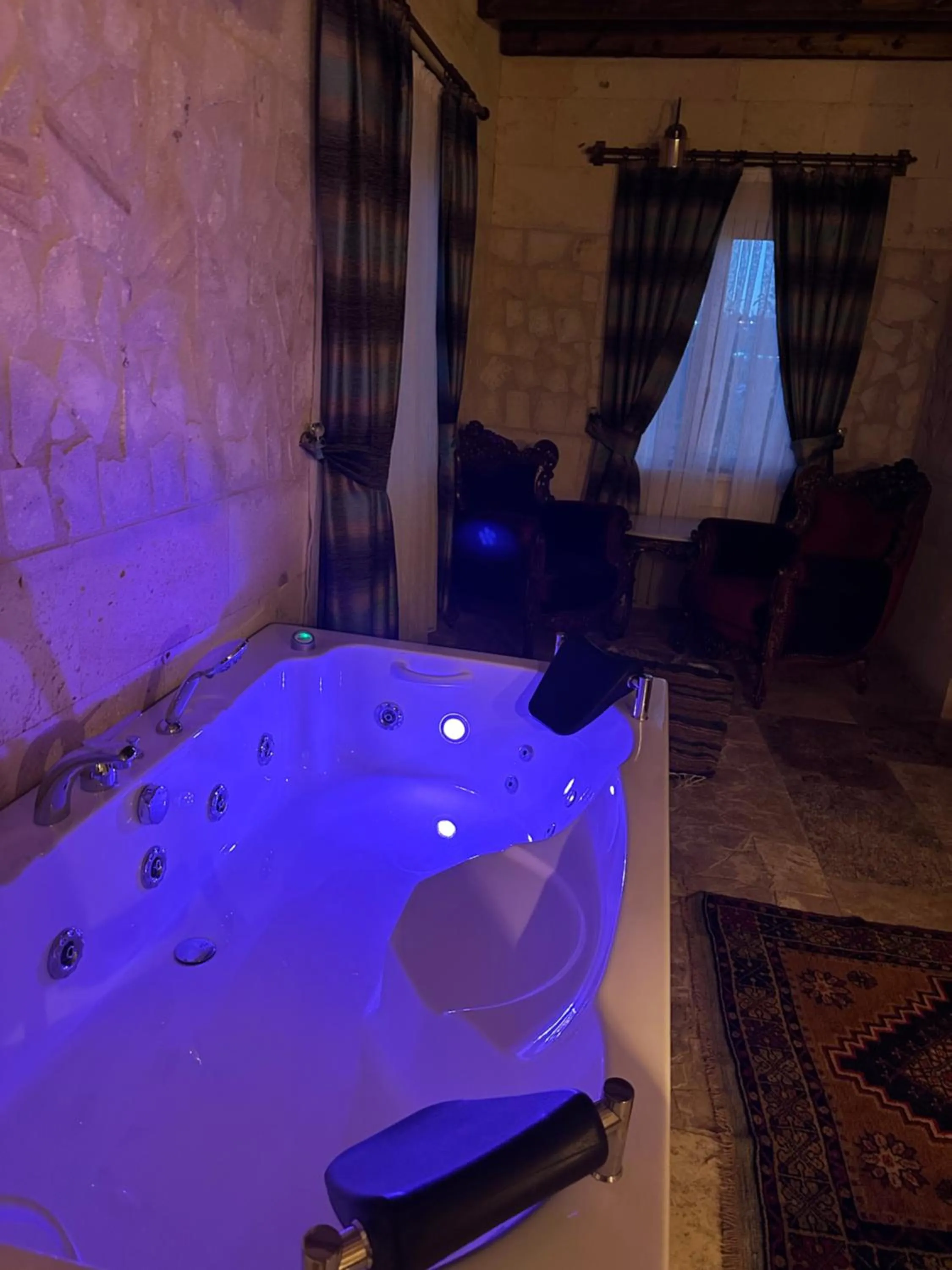 Hot Tub in Kale House Nar