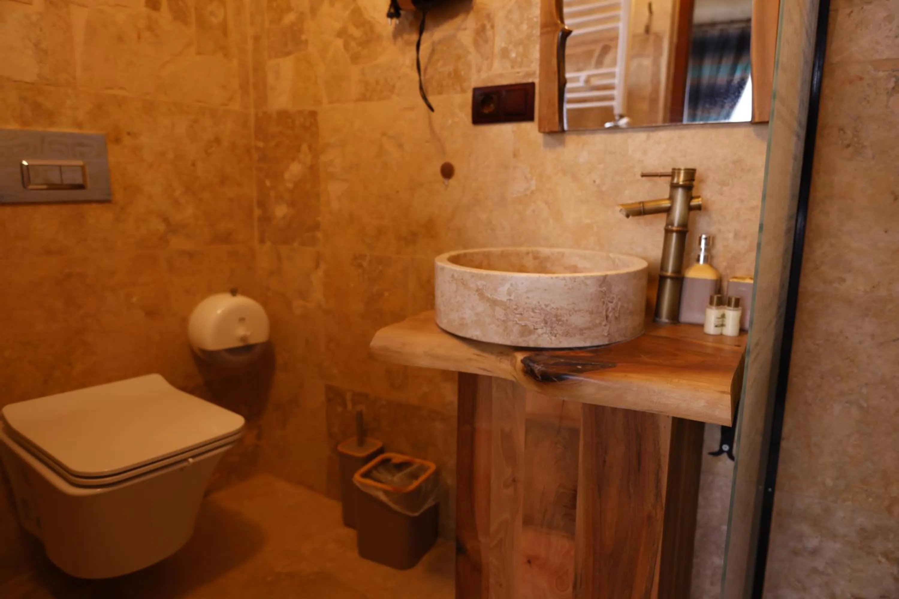 Toilet in Kale House Nar