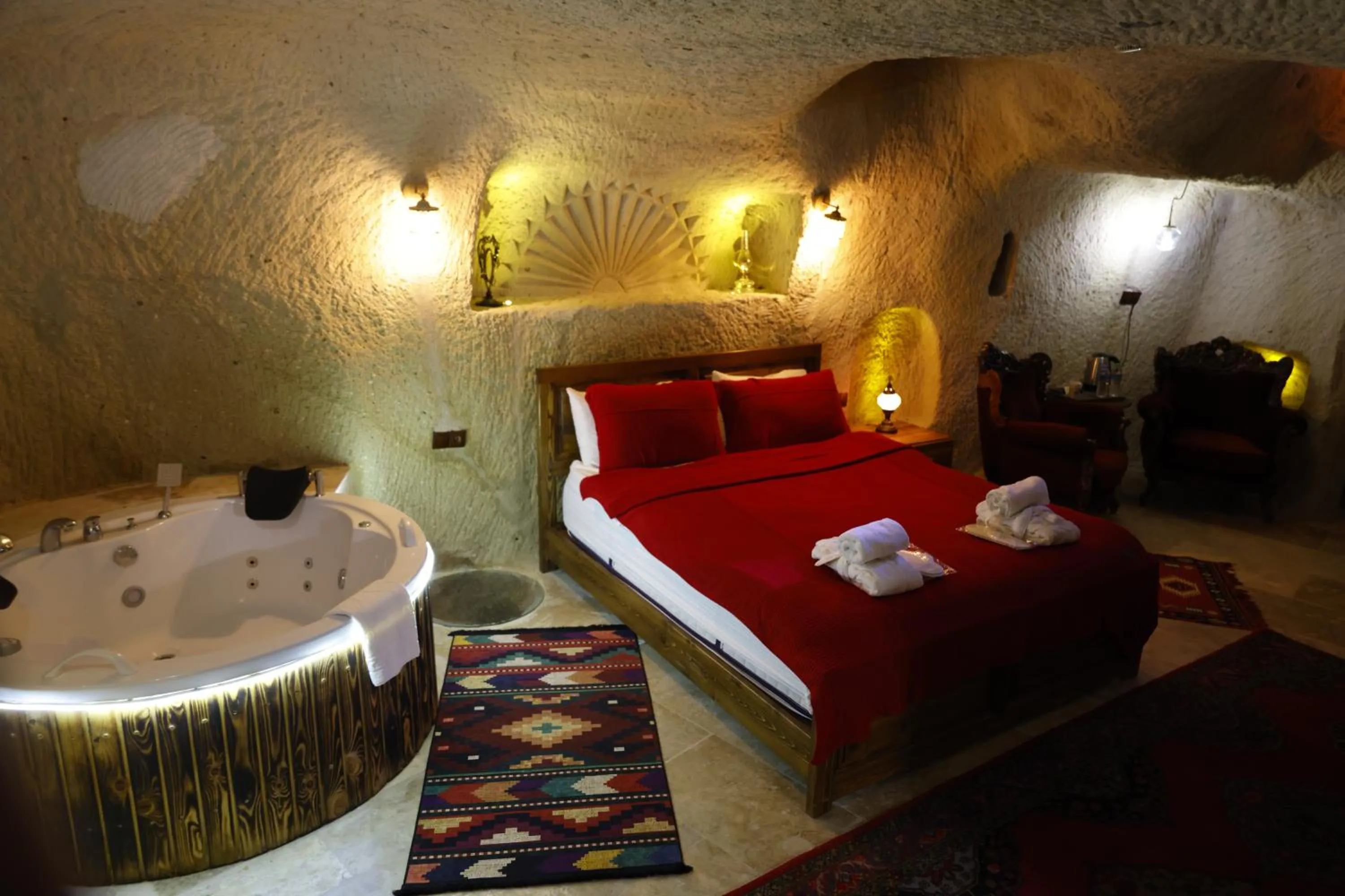 Hot Tub, Bed in Kale House Nar