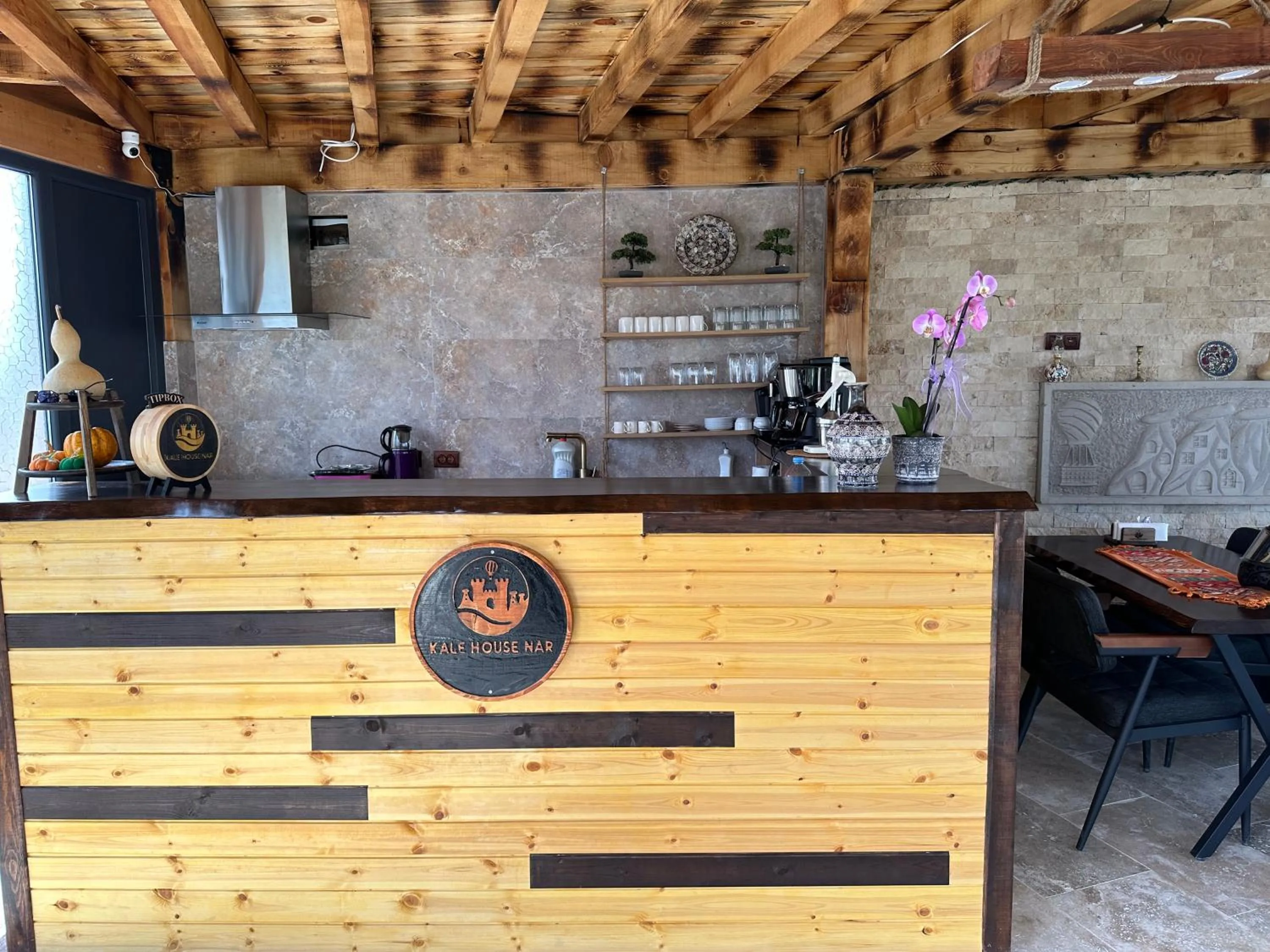 Coffee/tea facilities in Kale House Nar