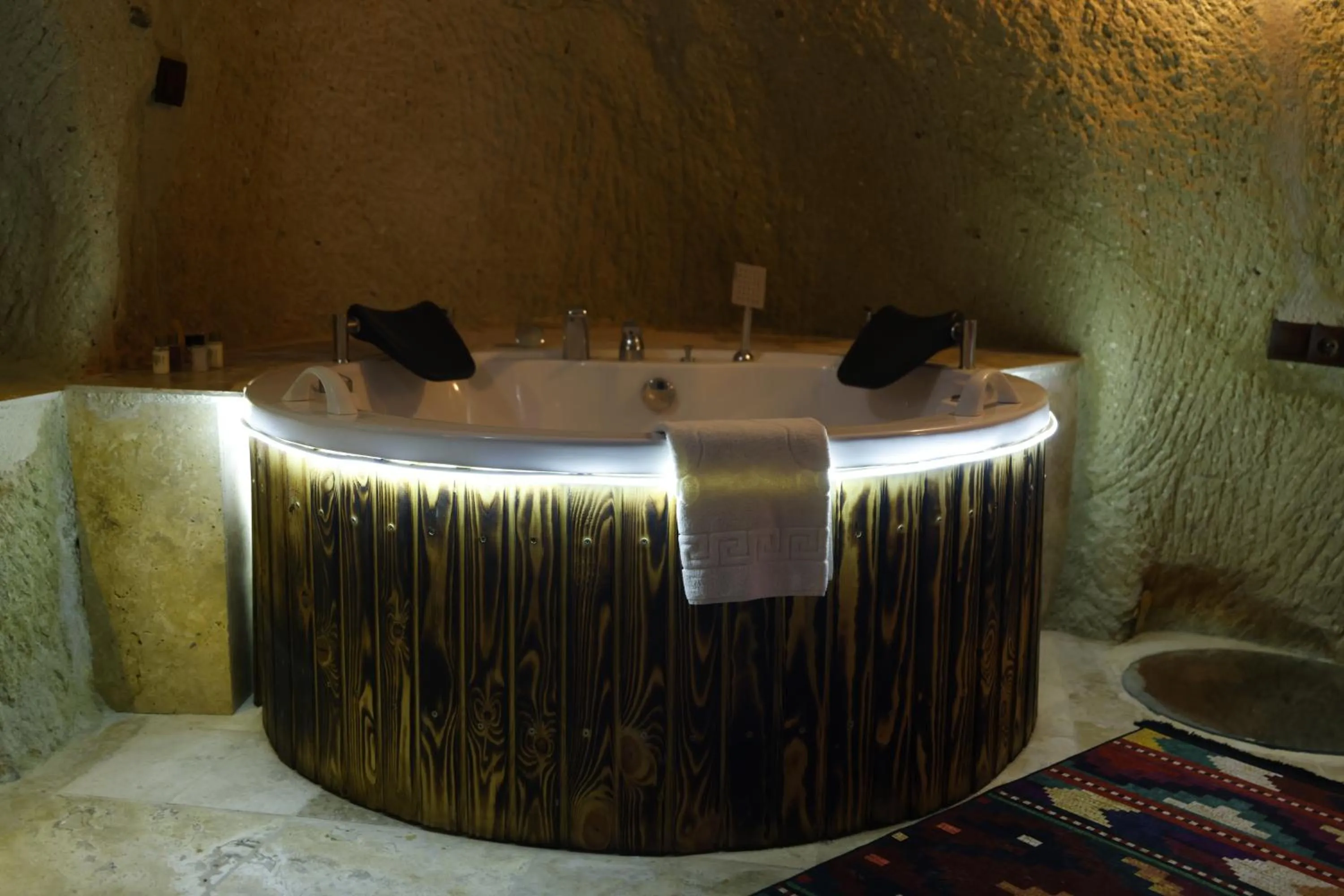 Hot Tub in Kale House Nar