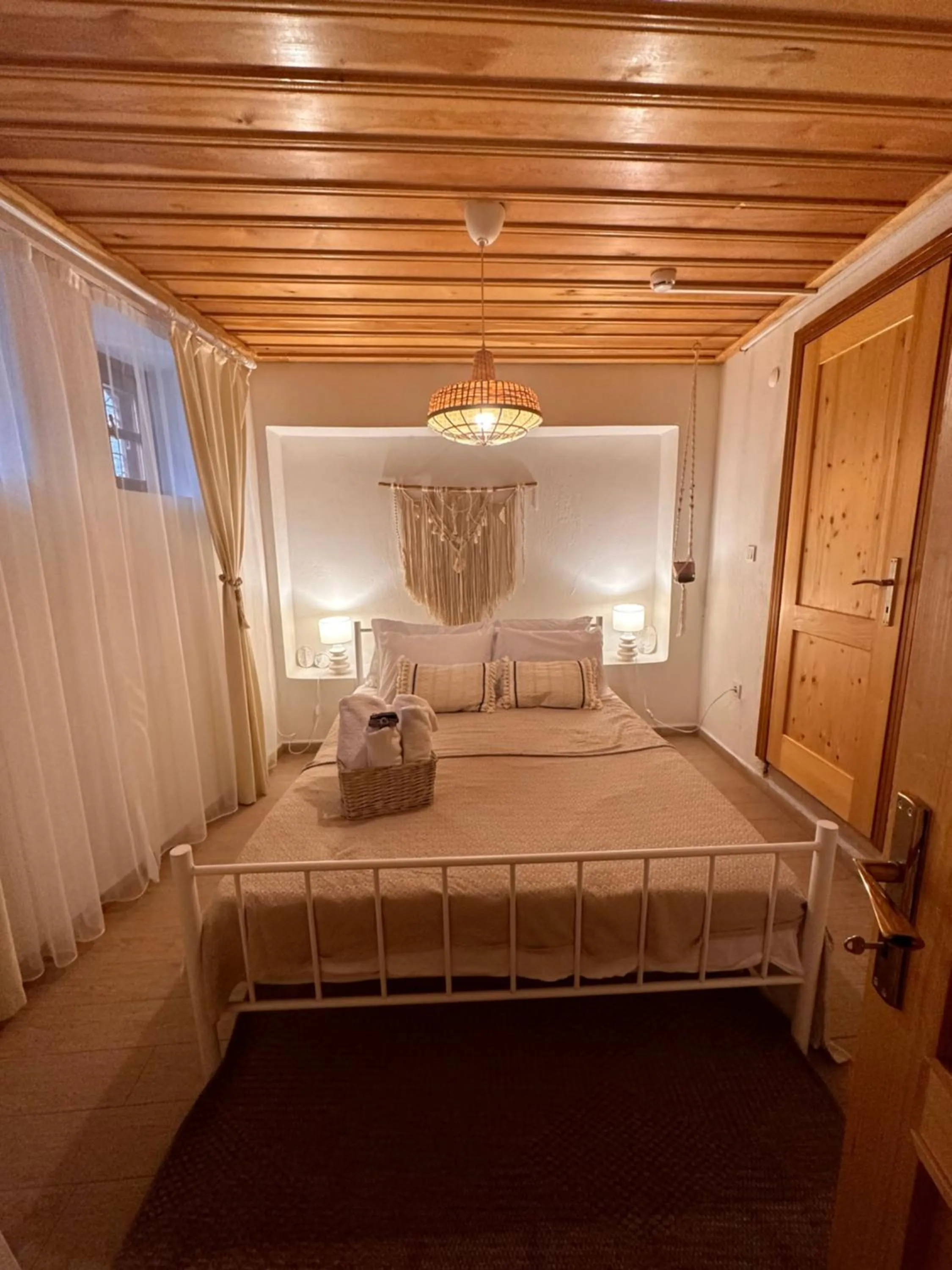 Photo of the whole room, Bed in Hanole Guest House