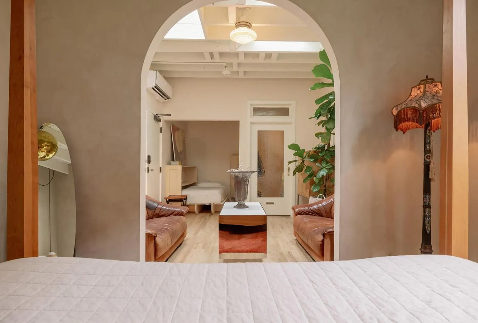 Bed in Hotel No-Vacancy