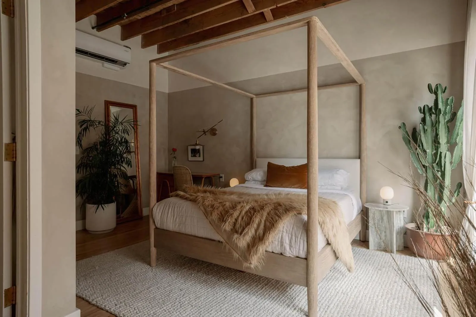 Bed in Hotel No-Vacancy