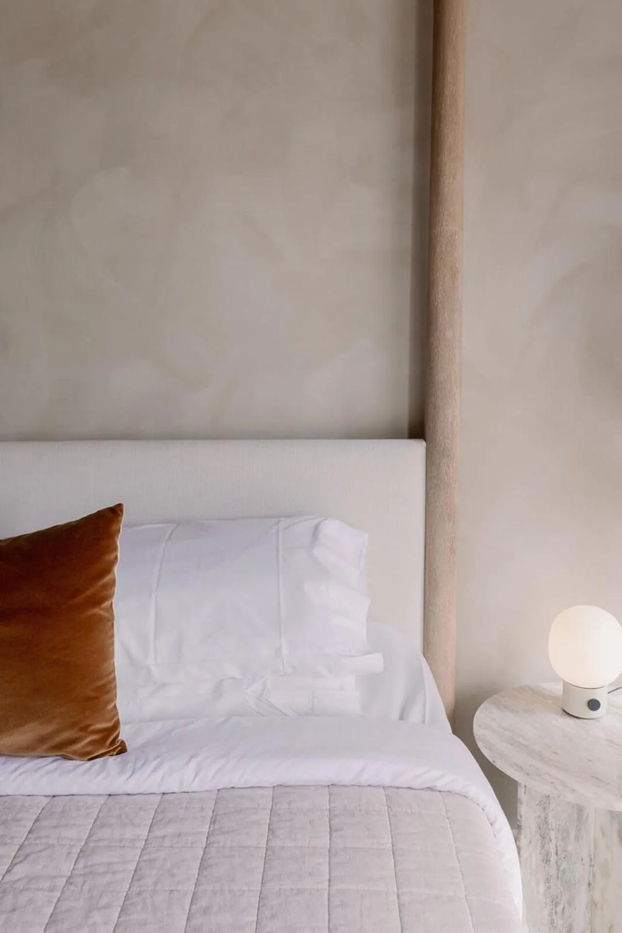 Bed in Hotel No-Vacancy