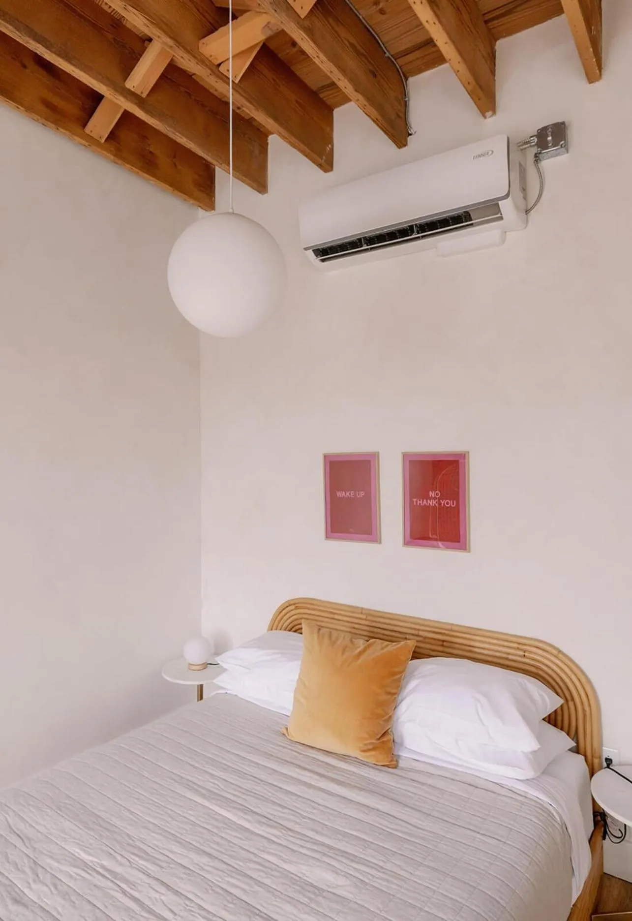 Bed in Hotel No-Vacancy