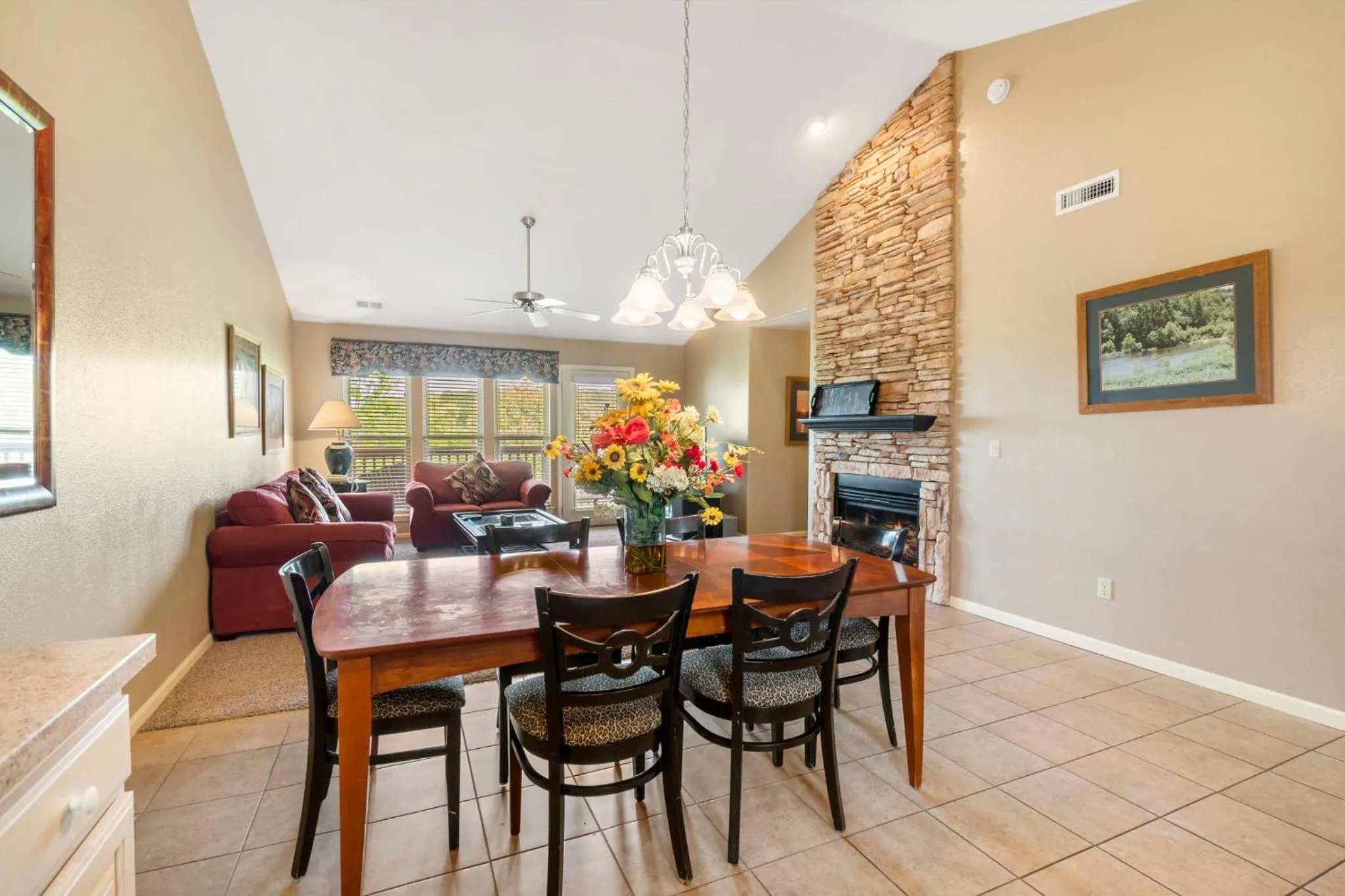 Dining area in StoneBridge Village Resort