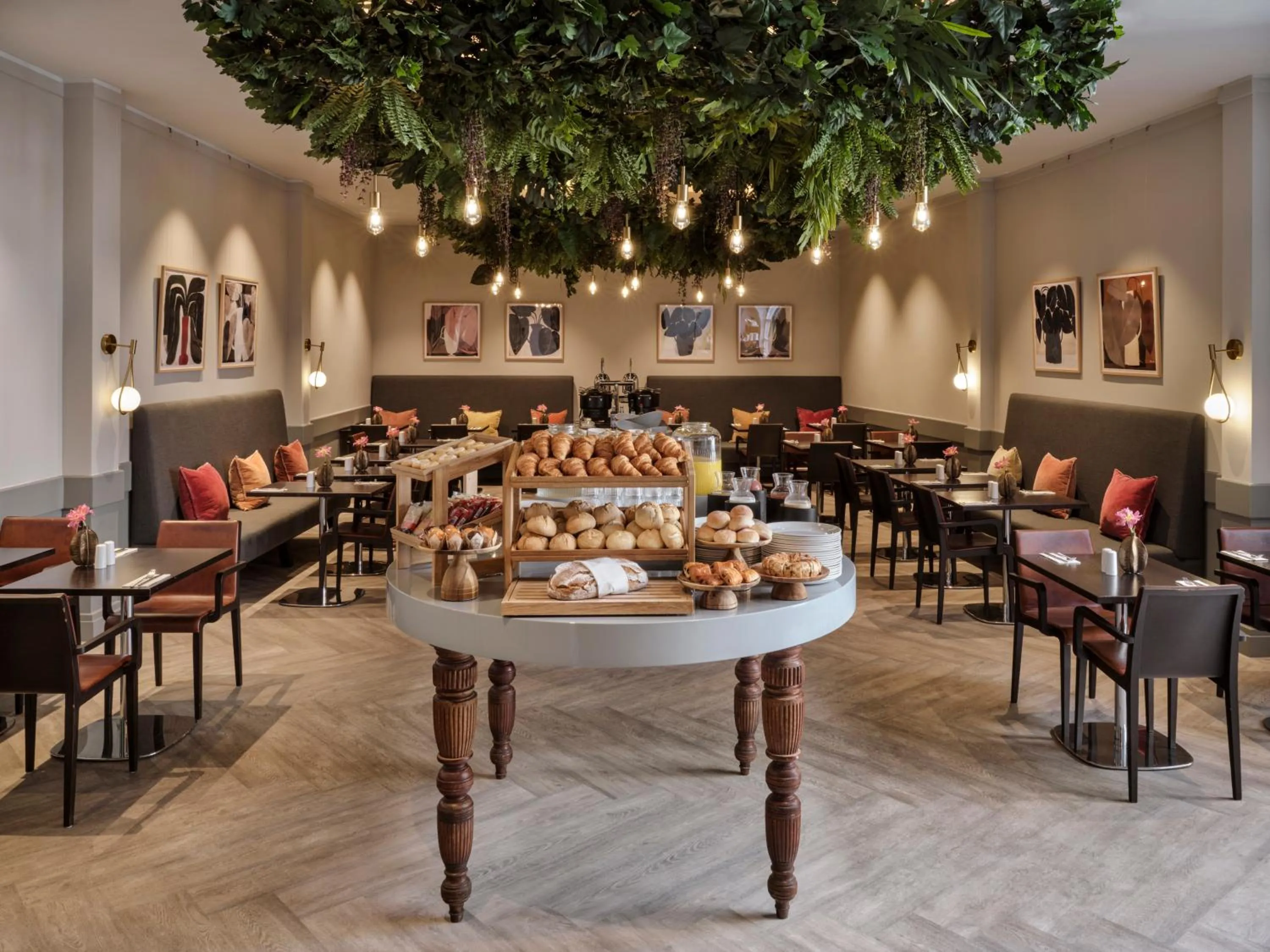 Breakfast in Park Centraal Den Haag, part of Sircle Collection