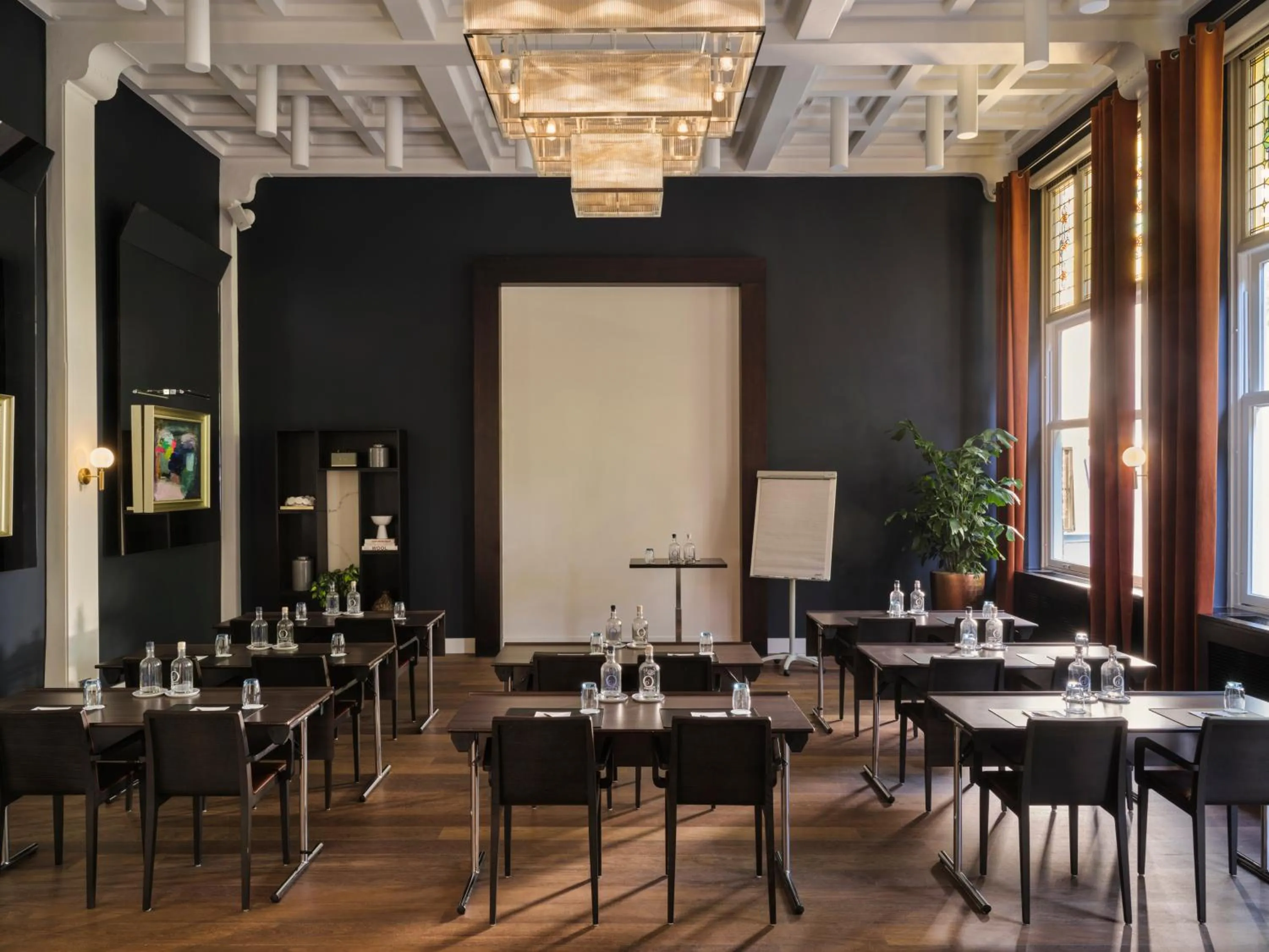 Meeting/conference room in Park Centraal Den Haag, part of Sircle Collection