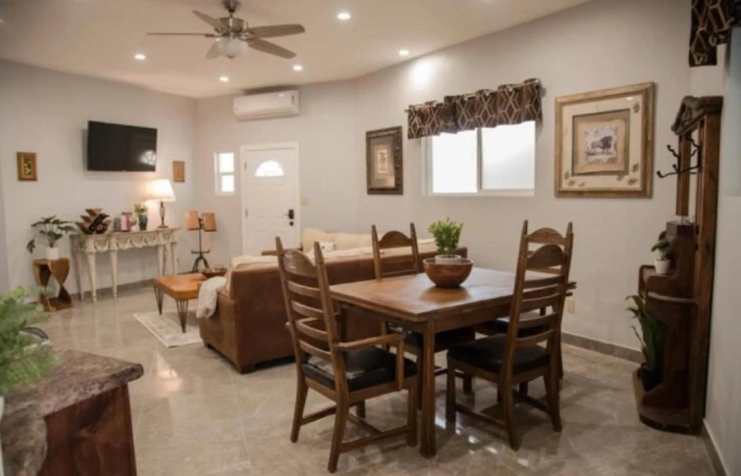 Dining area in Capitan Boutique Resort
