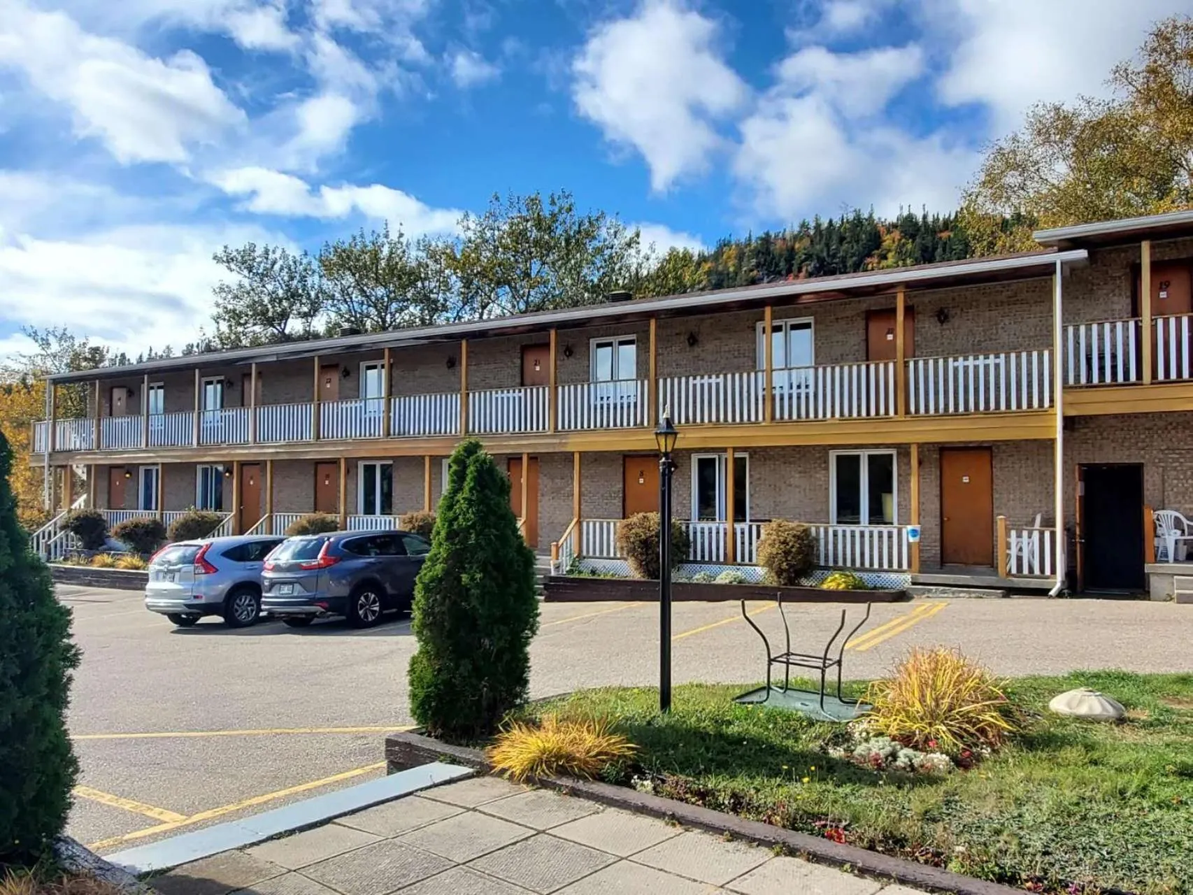 Property building in Hotel - Motel Georges