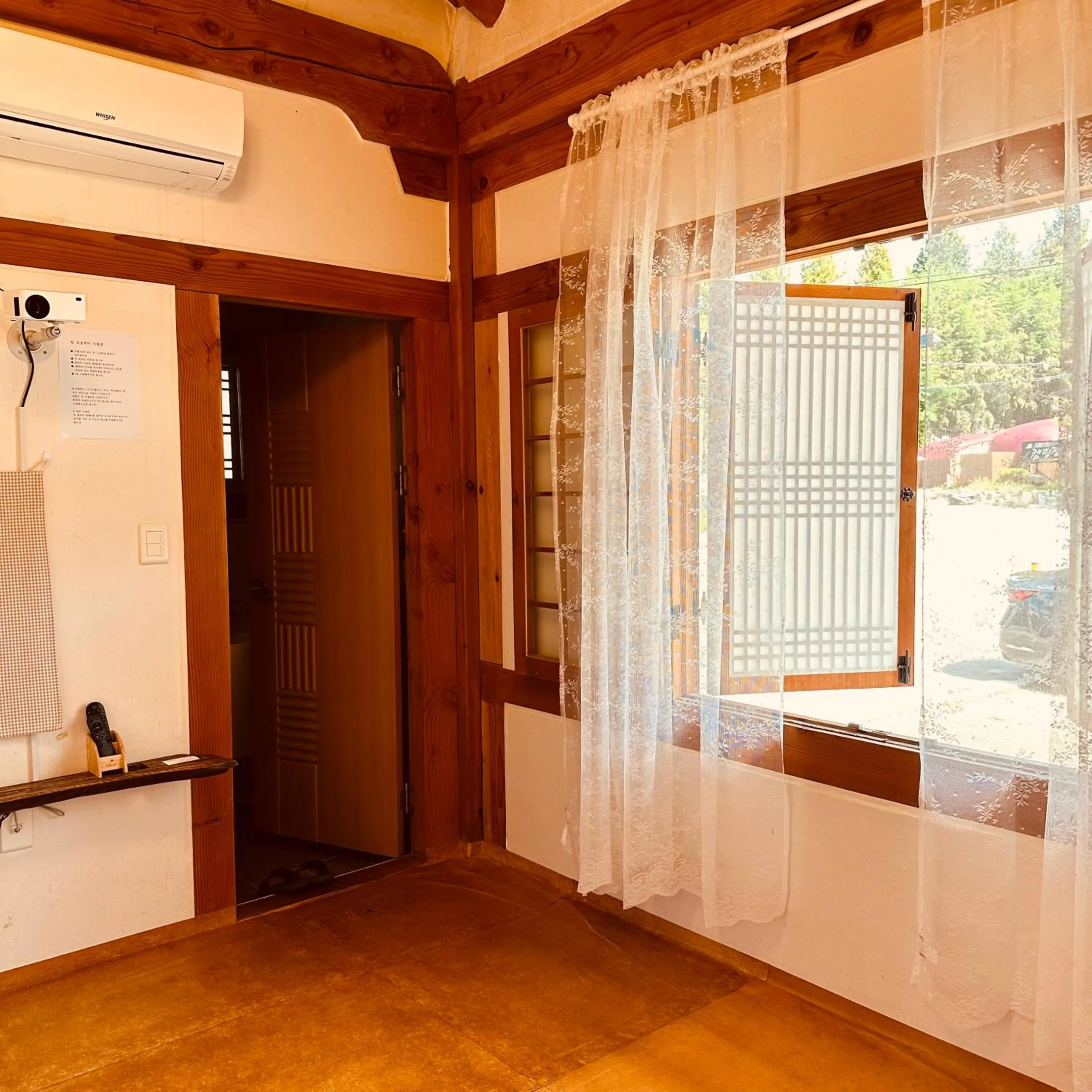 air conditioner in Jeonju Hanok village Deoksugung