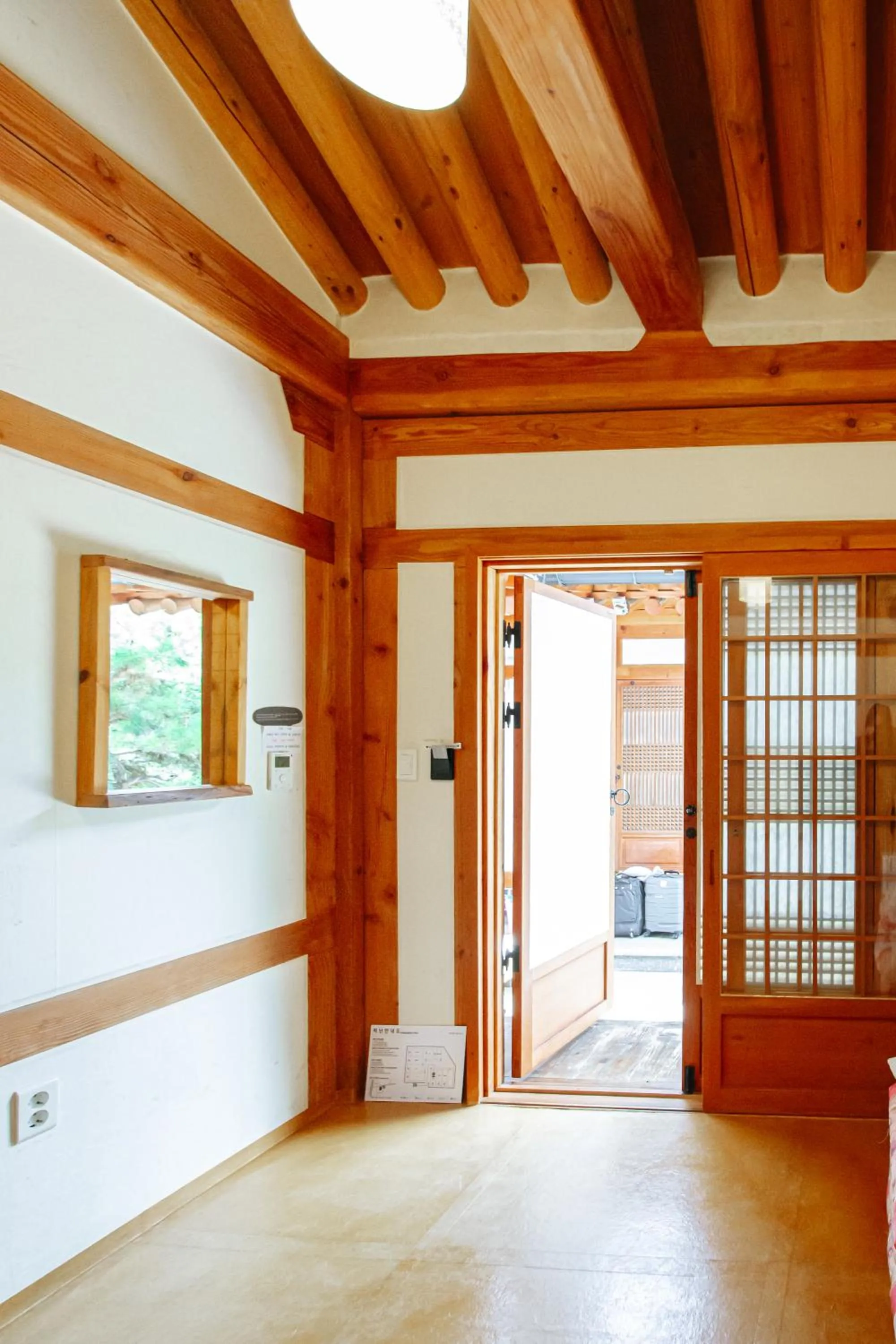 Photo of the whole room in Jeonju Hanok village Deoksugung