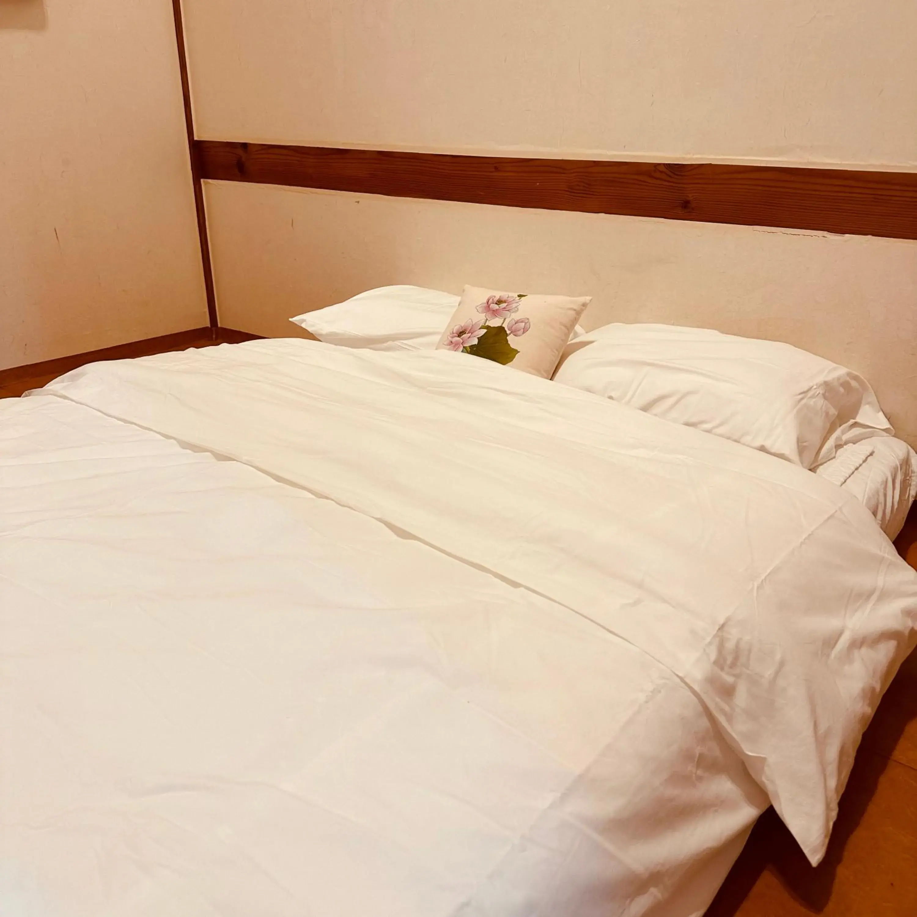 Double Room with Private Bathroom in Jeonju Hanok village Deoksugung Double Room with Private Bathroom in Jeonju Hanok village Deoksugung