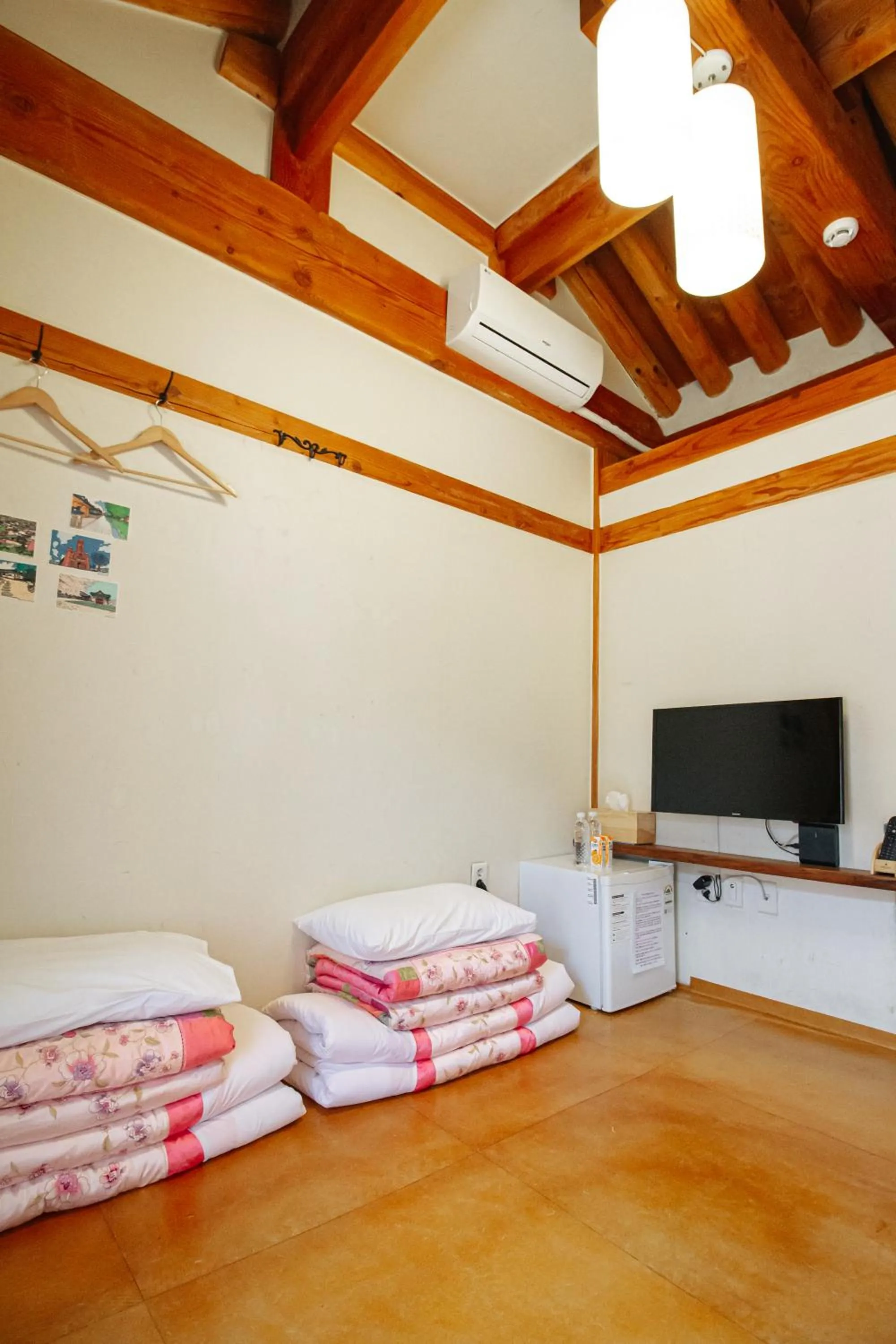 Photo of the whole room, Bed in Jeonju Hanok village Deoksugung