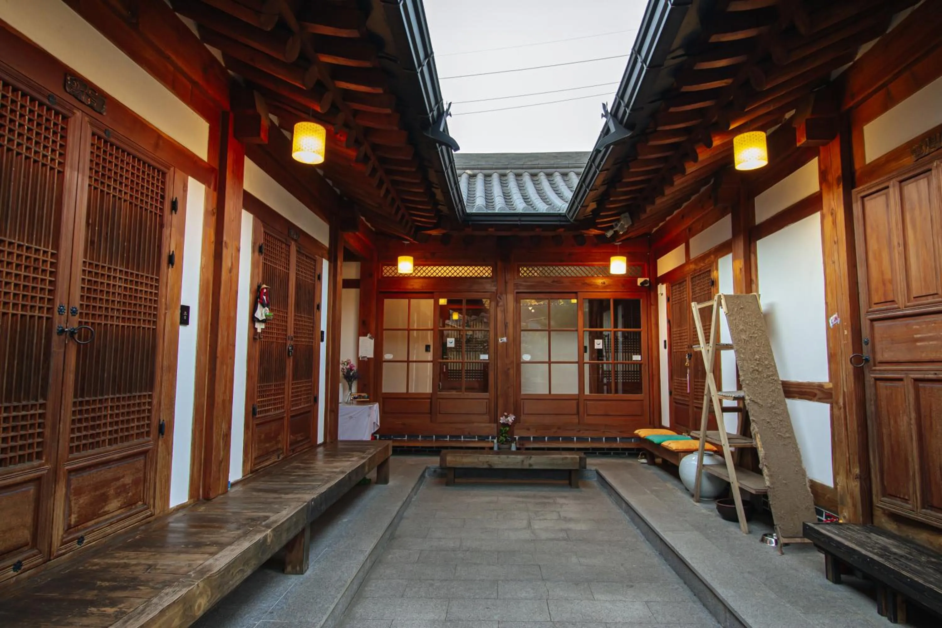 Facade/entrance in Jeonju Hanok village Deoksugung
