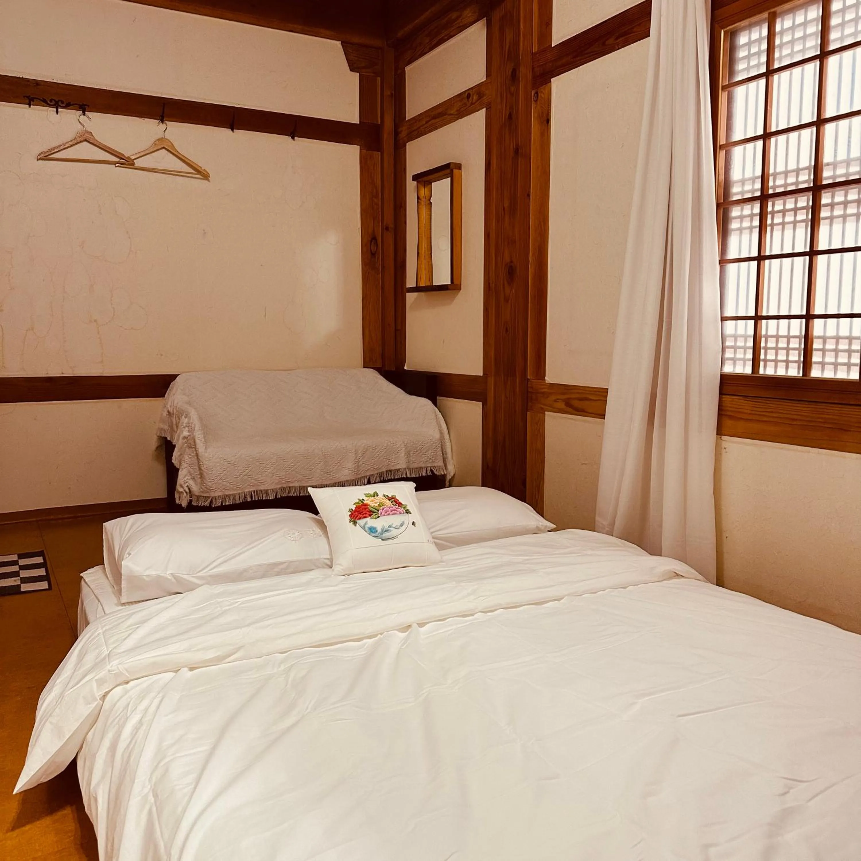 Bed in Jeonju Hanok village Deoksugung