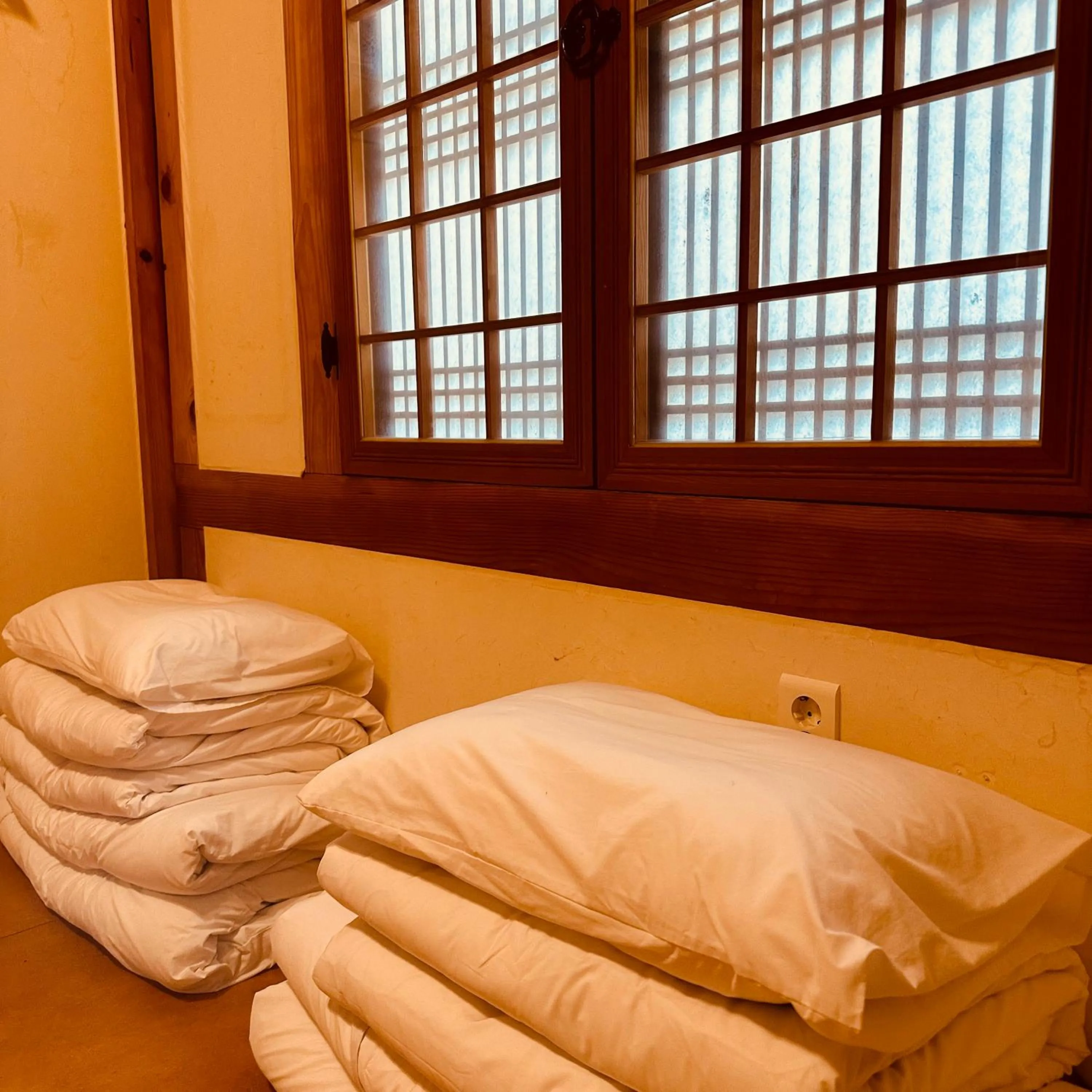 Photo of the whole room in Jeonju Hanok village Deoksugung