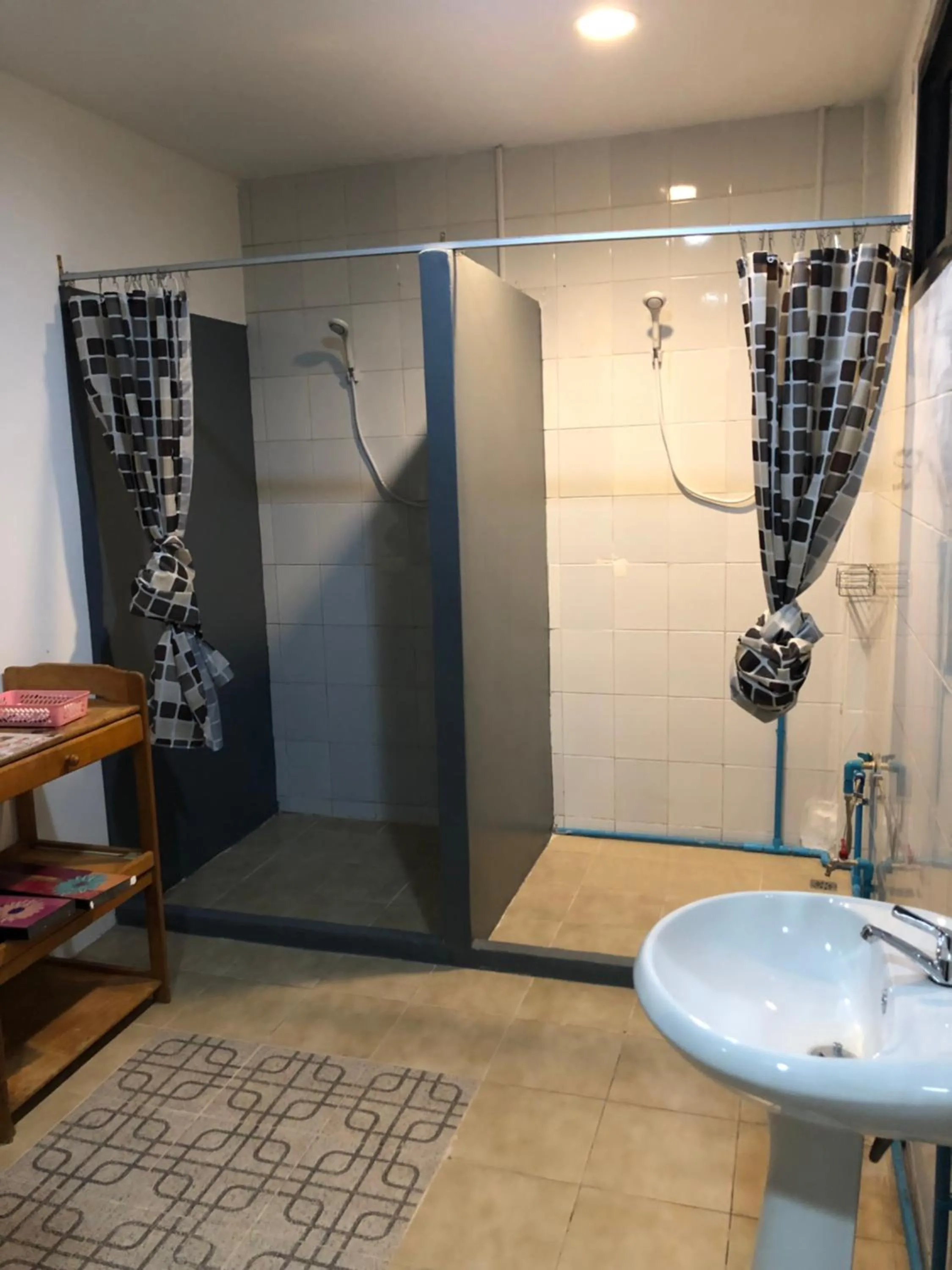 Shower in Aloft Hotel and Hostel Pattaya