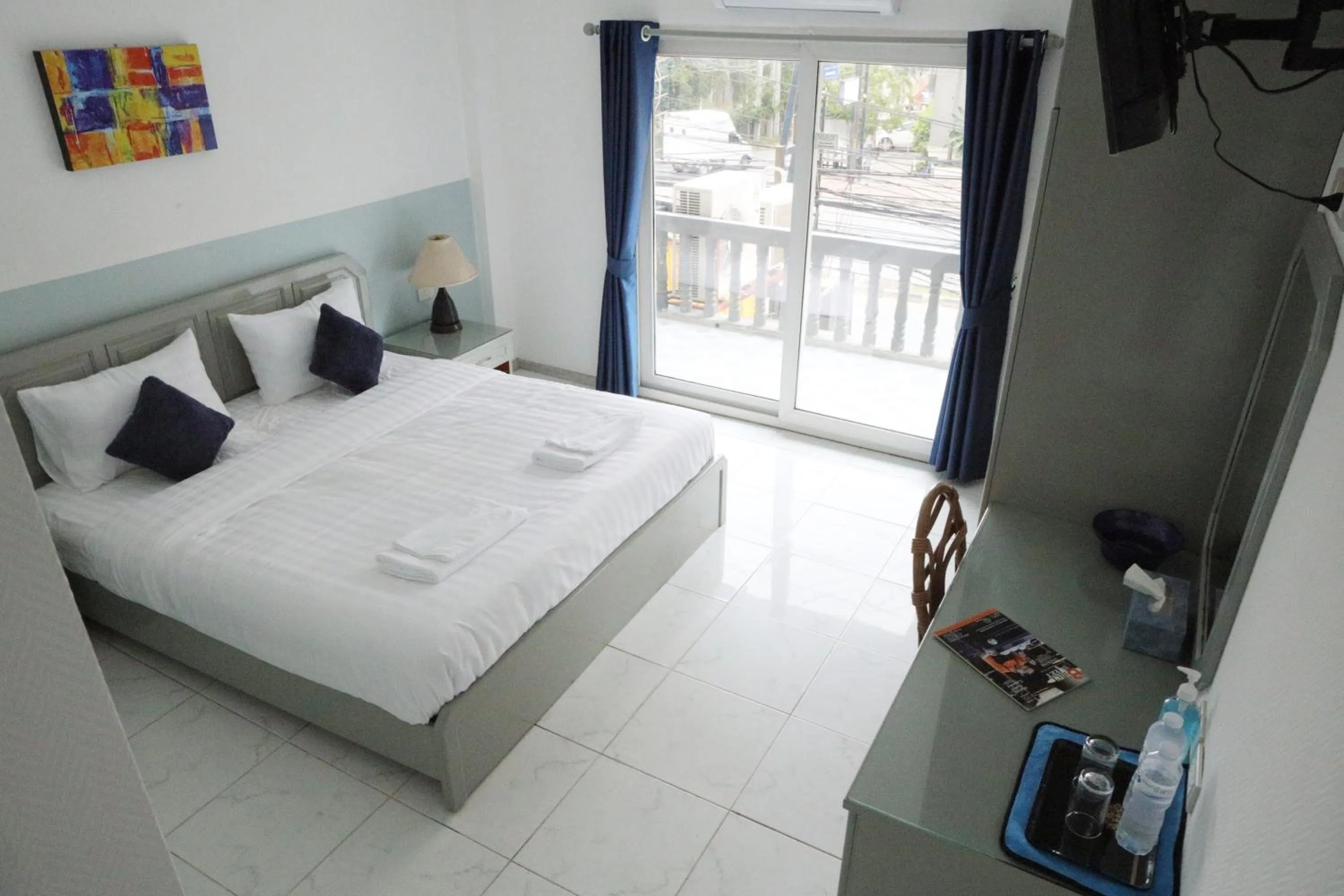 Photo of the whole room, Bed in Aloft Hotel and Hostel Pattaya