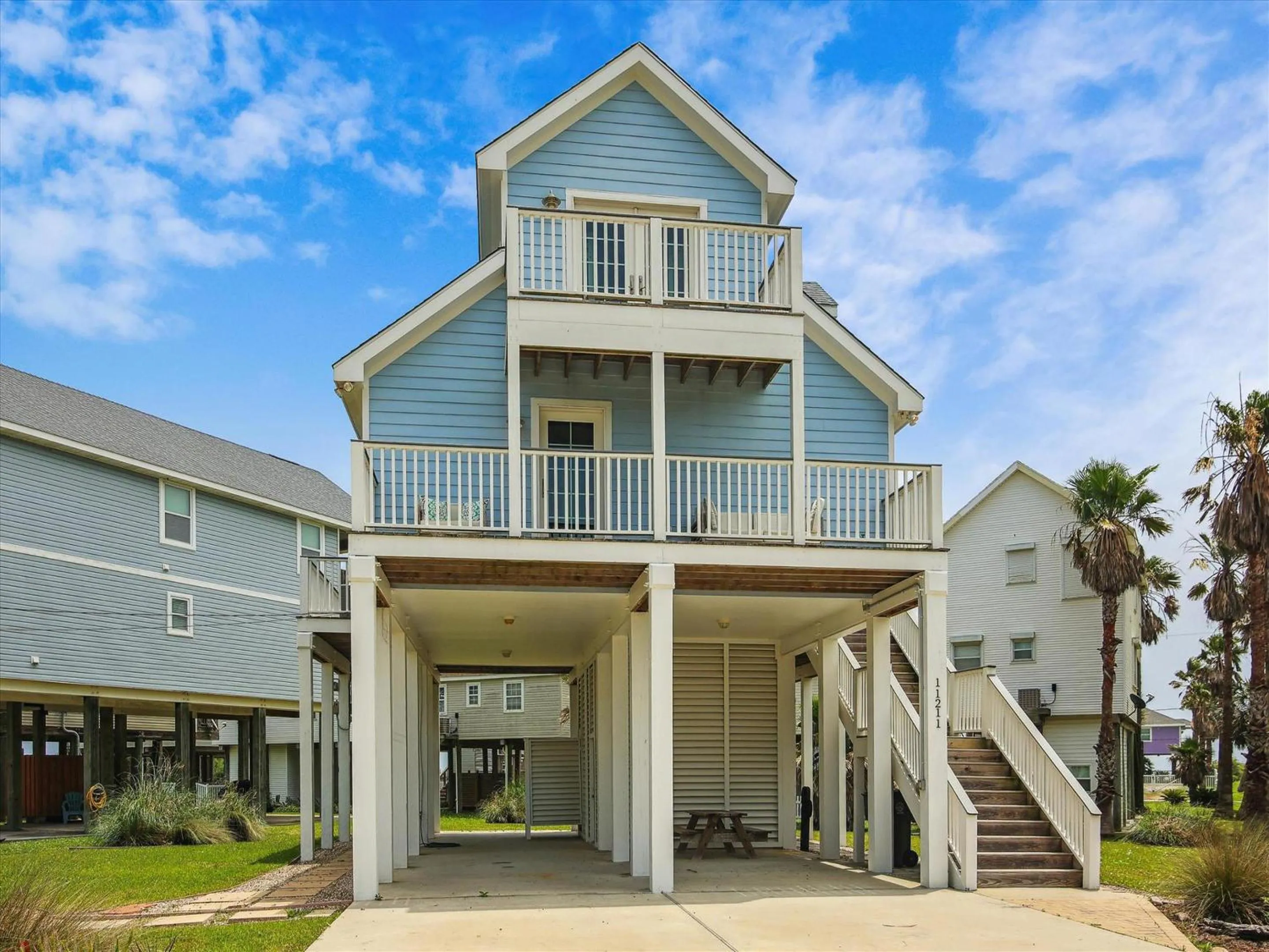 Property building in Beach Rays